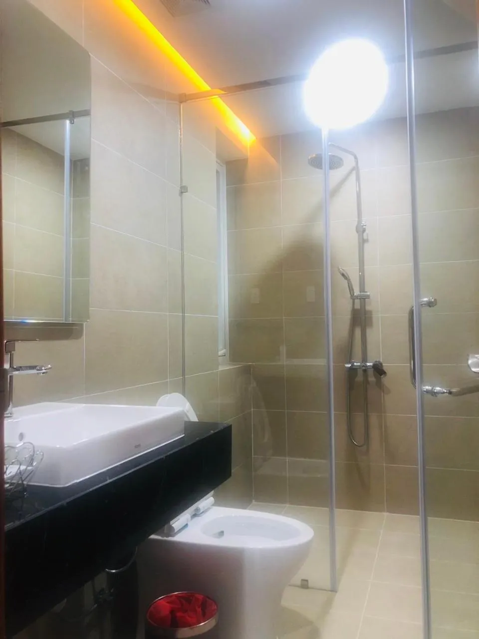 Toilet in Doha 2 Hotel Saigon Airport