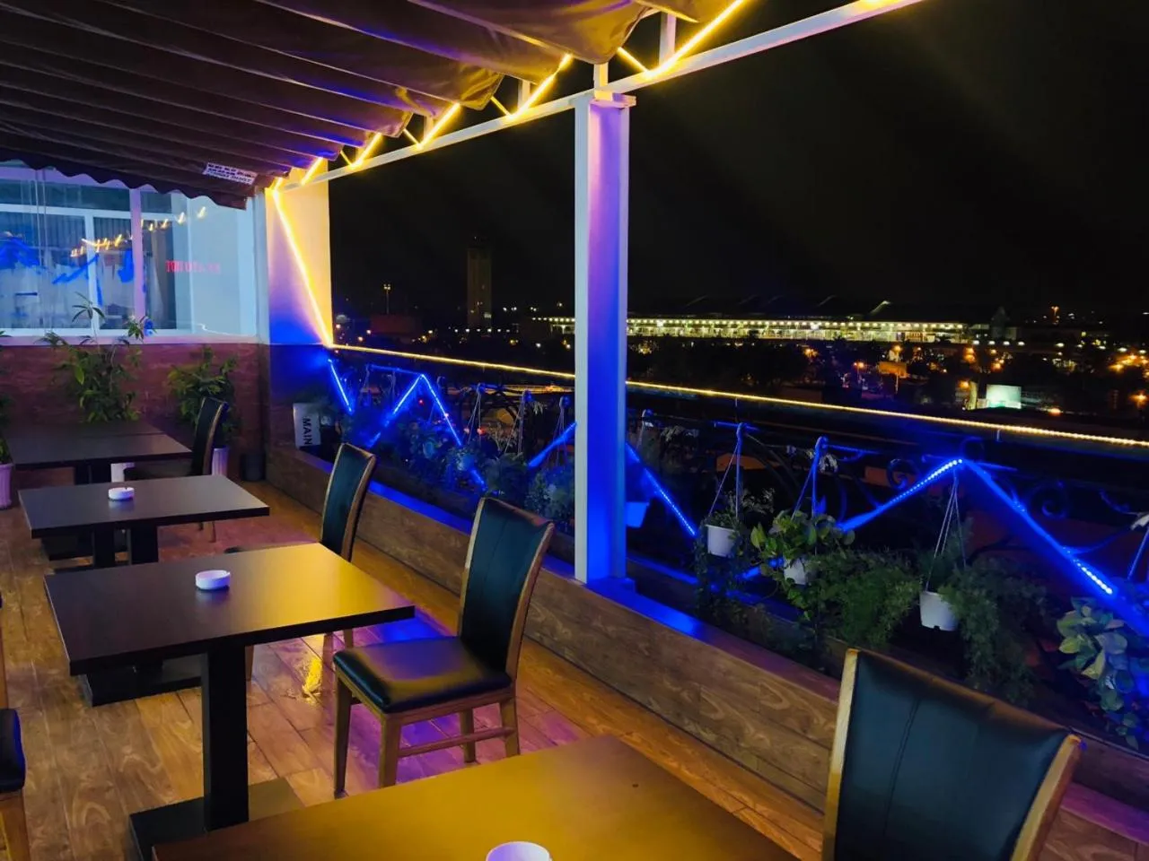 Restaurant/places to eat in Doha 2 Hotel Saigon Airport