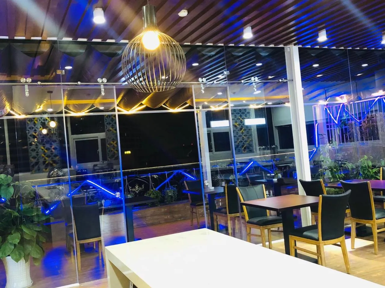 Restaurant/places to eat in Doha 2 Hotel Saigon Airport