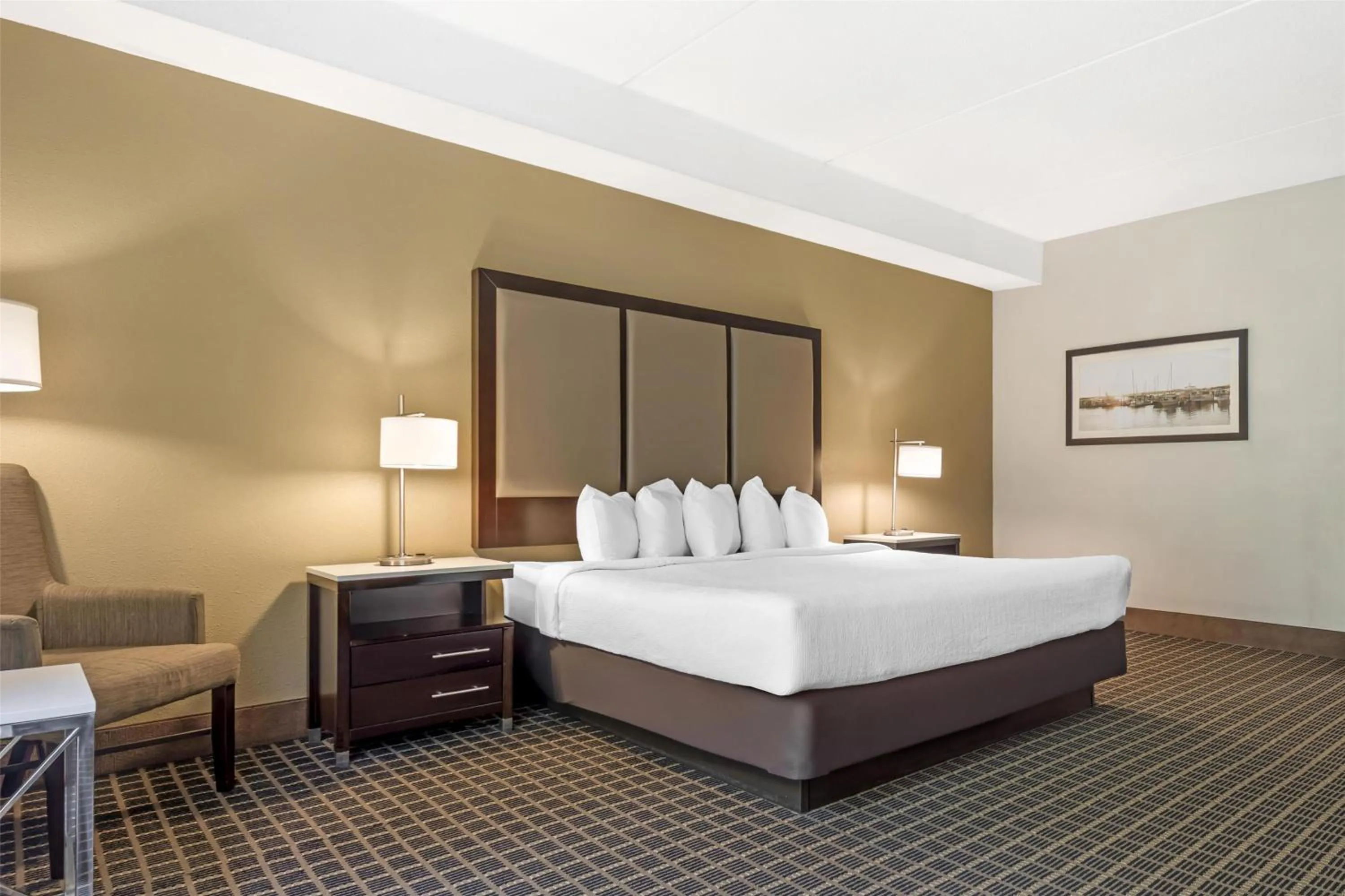 Bedroom in Best Western Chesapeake Bay North Inn