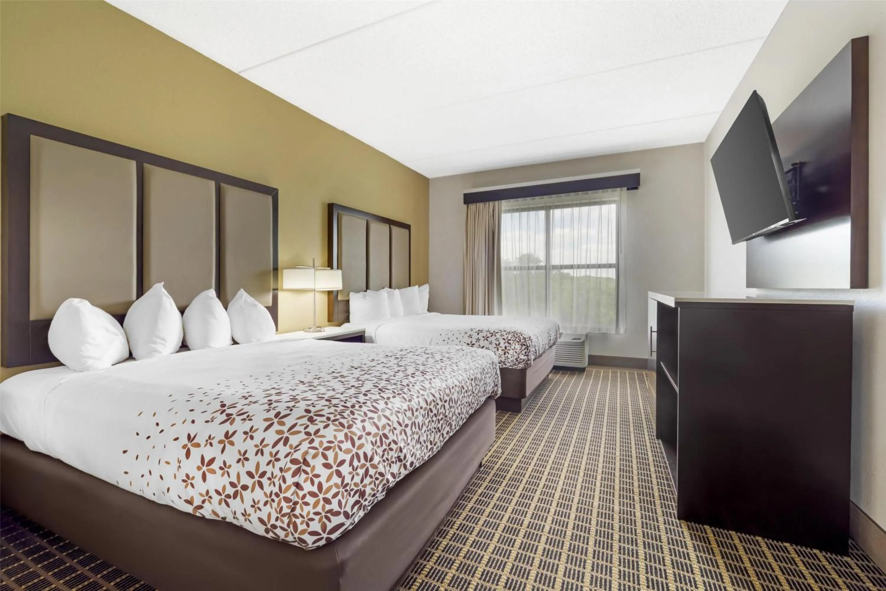 Bedroom in Best Western Chesapeake Bay North Inn