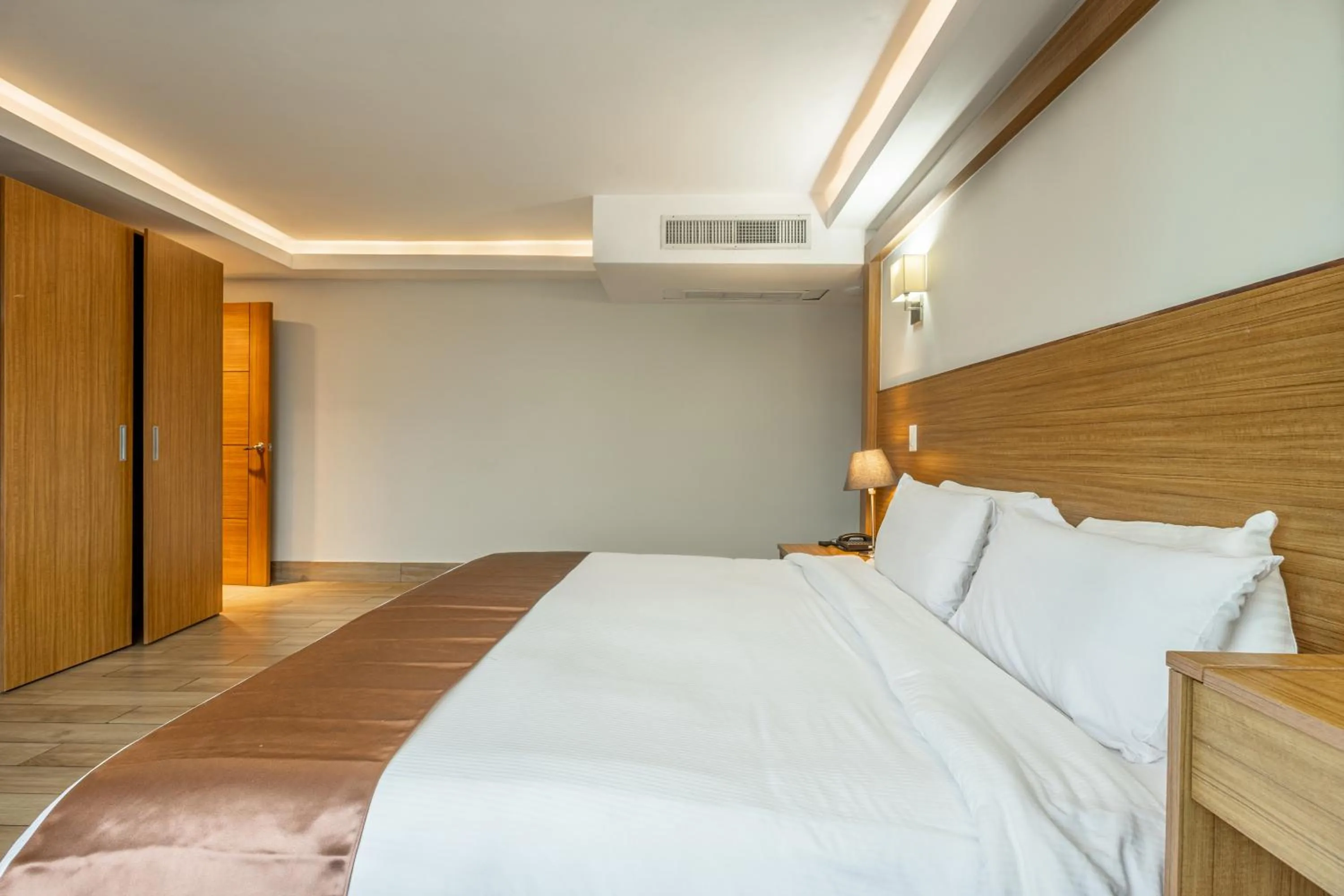 Bed in Weston Suites Hotel