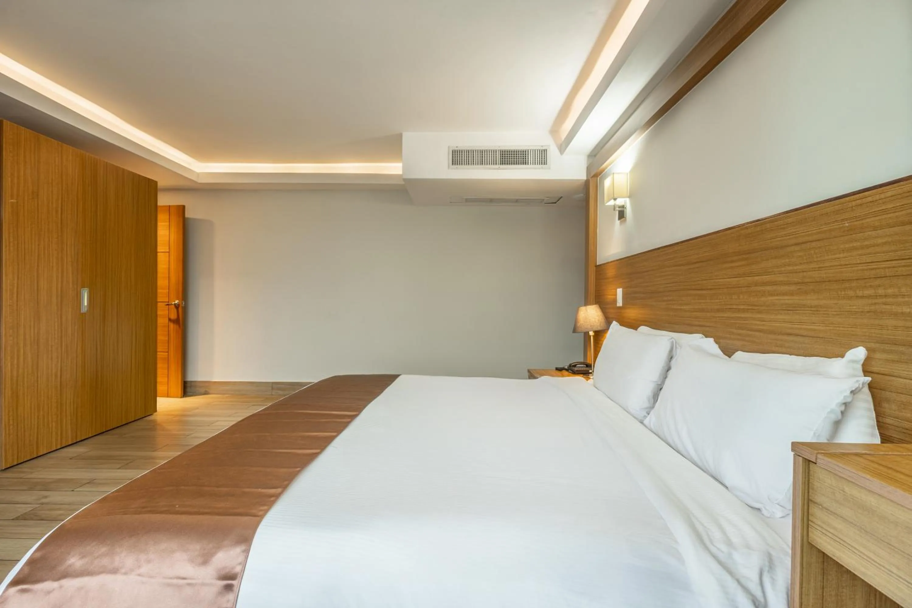 Bed in Weston Suites Hotel