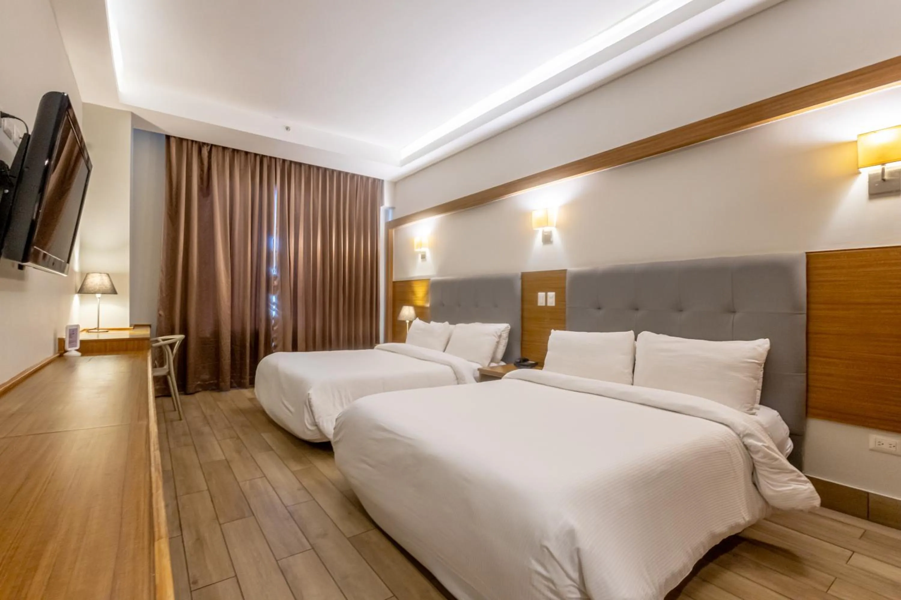 Bed in Weston Suites Hotel