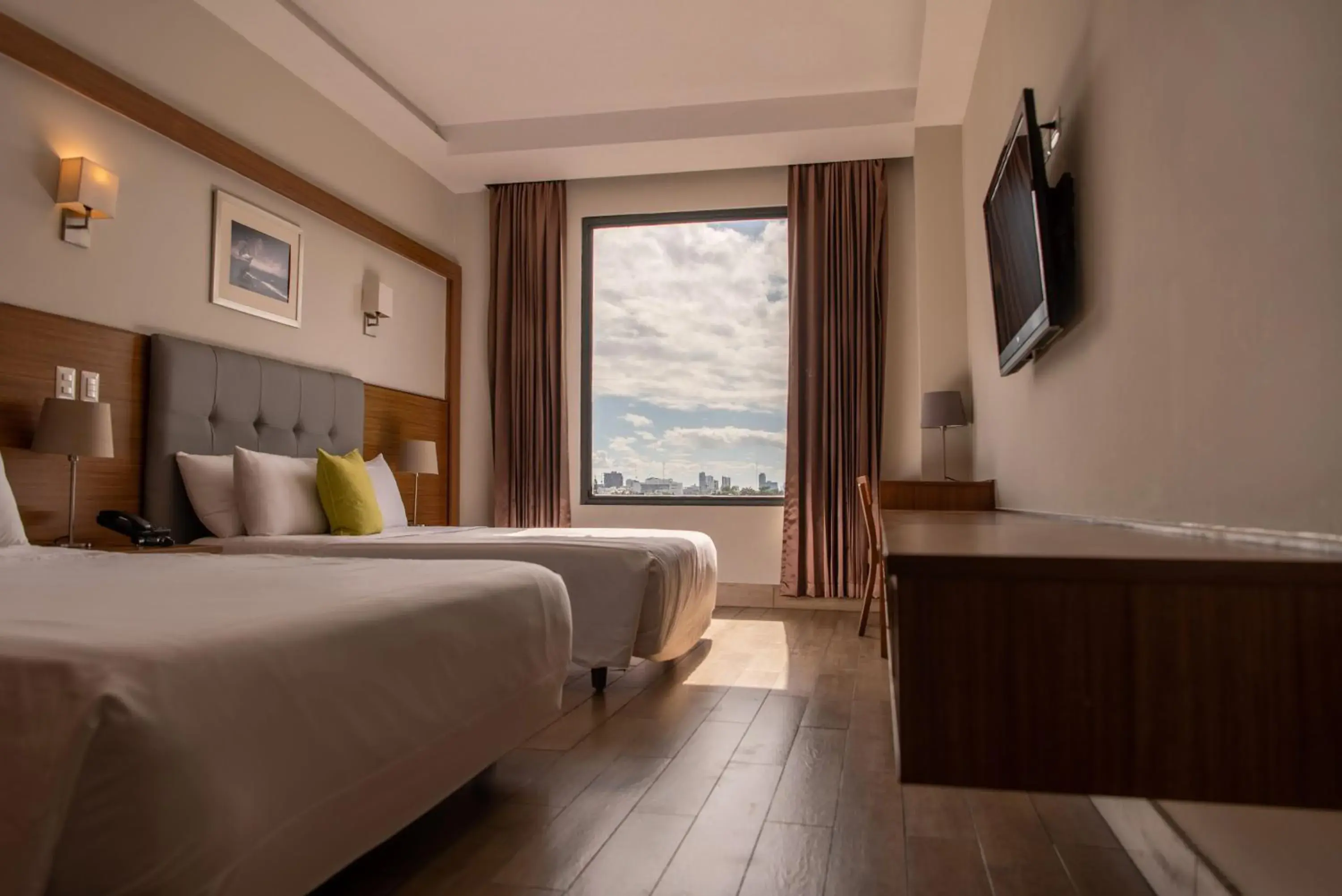 Superior Queen Room - Free Wifi in Weston Suites Hotel Superior Queen Room - Free Wifi in Weston Suites Hotel