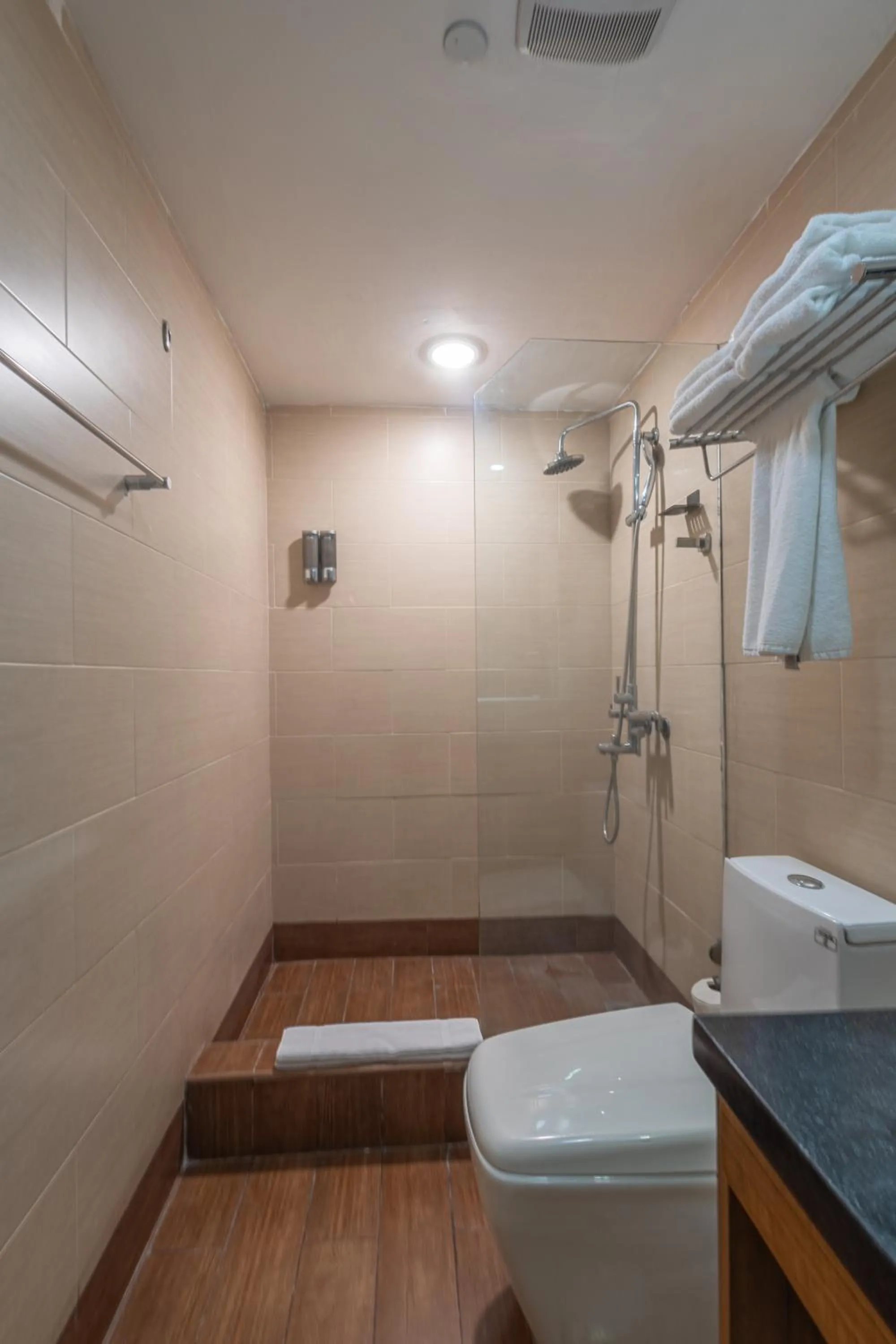 Shower in Weston Suites Hotel