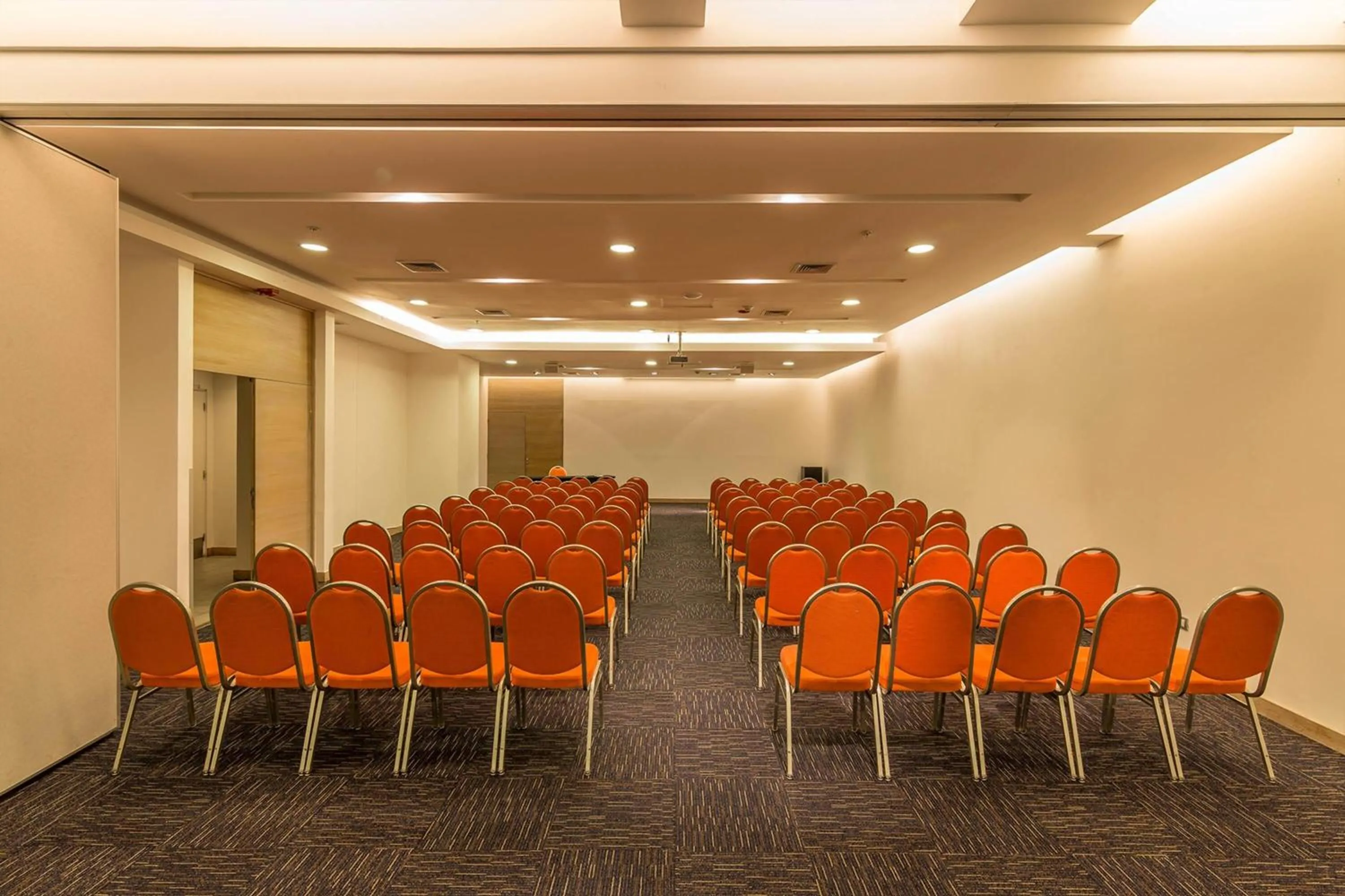Meeting/conference room in Wyndham Concepcion Pettra