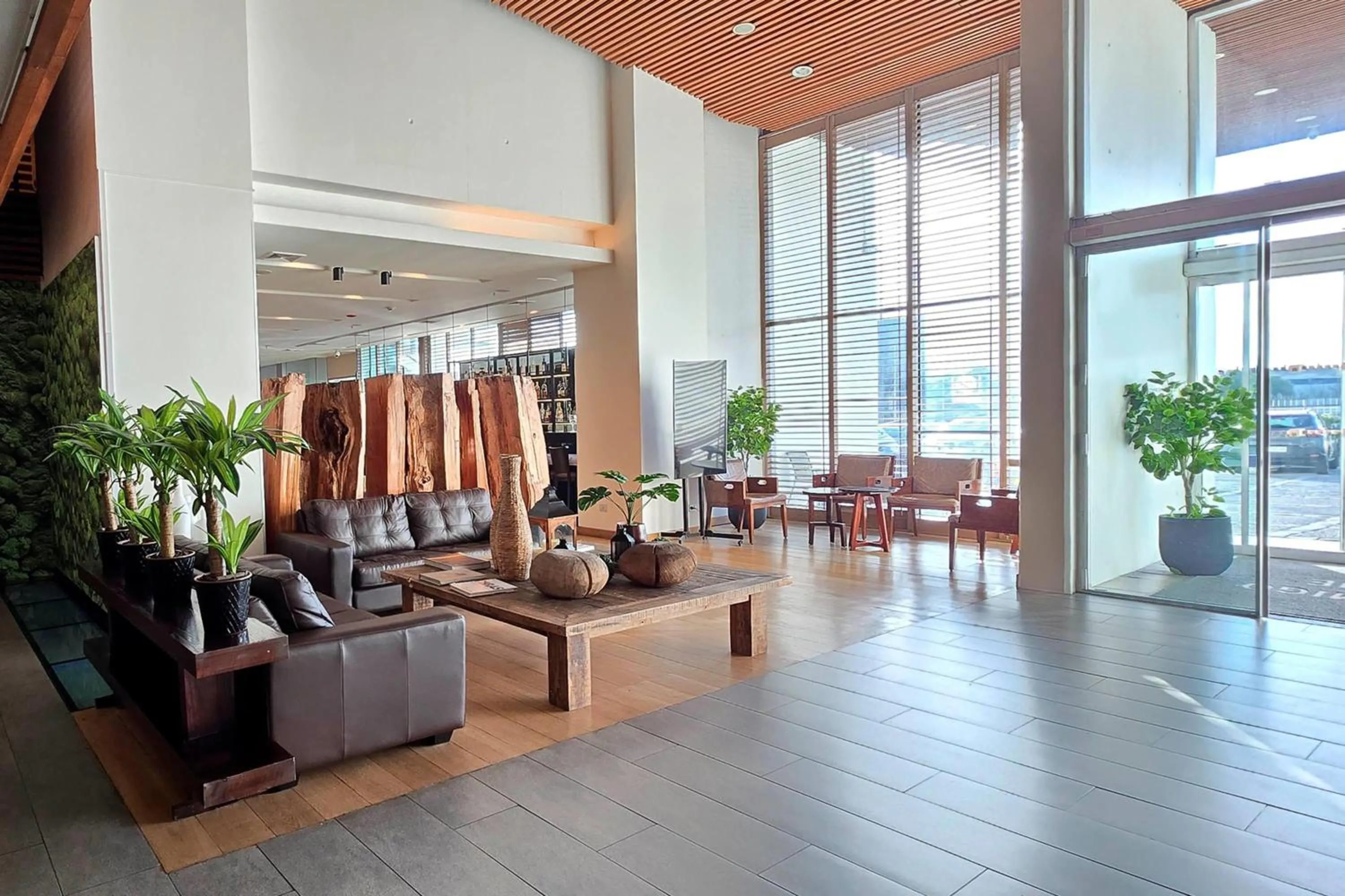 Lobby or reception in Wyndham Concepcion Pettra