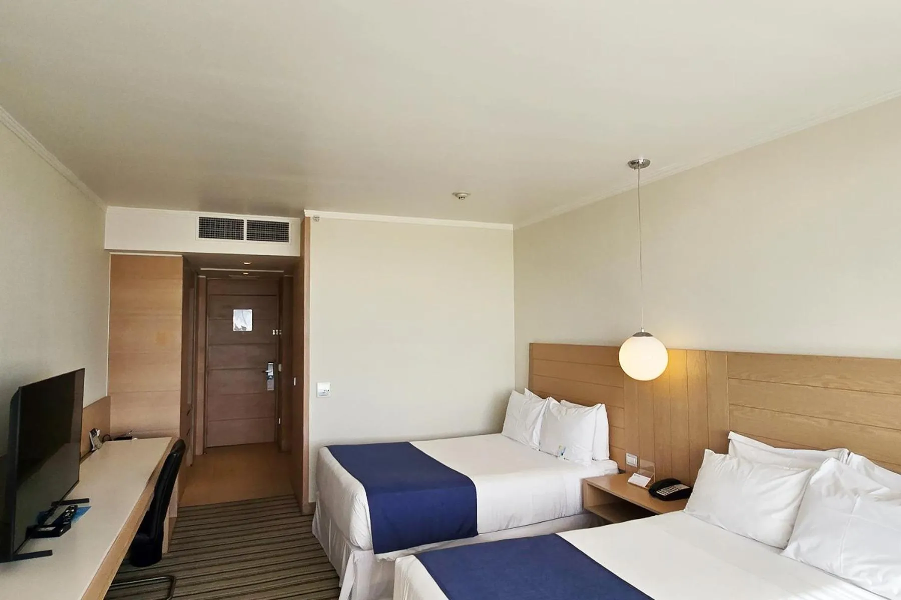 Bed in Wyndham Concepcion Pettra