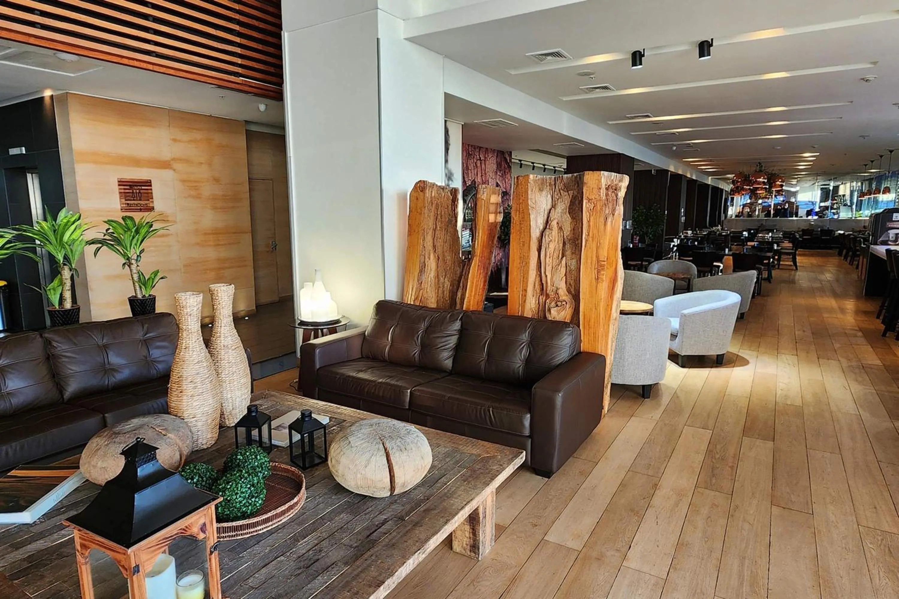 Lobby or reception in Wyndham Concepcion Pettra