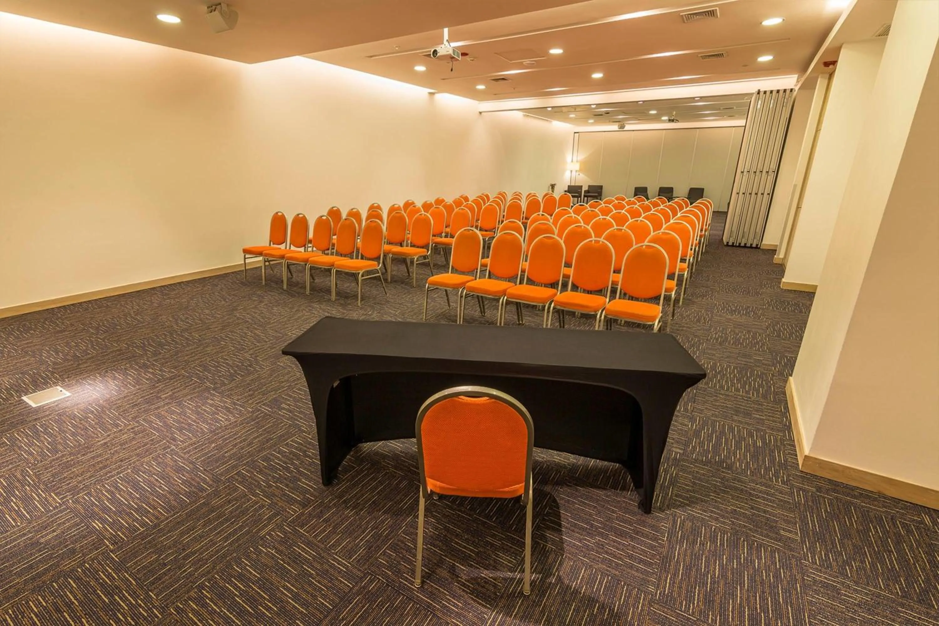 Meeting/conference room in Wyndham Concepcion Pettra