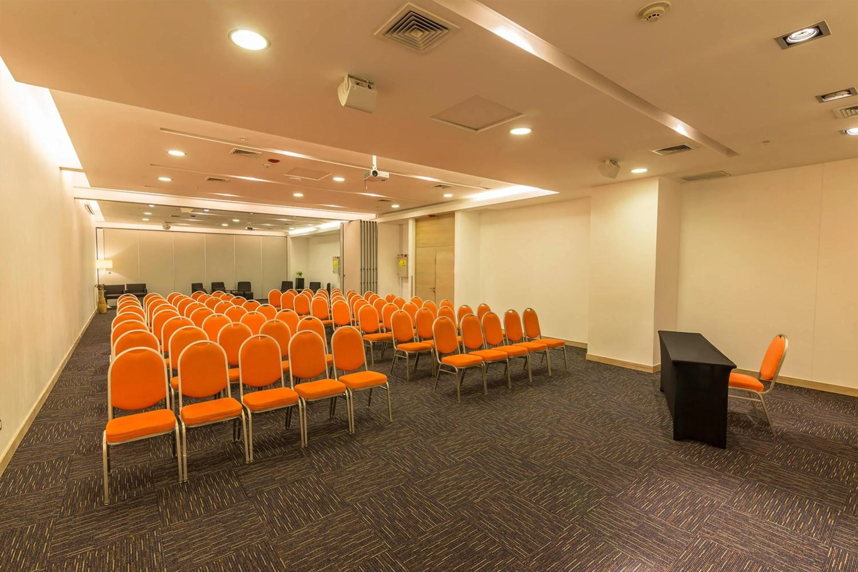 Meeting/conference room in Wyndham Concepcion Pettra