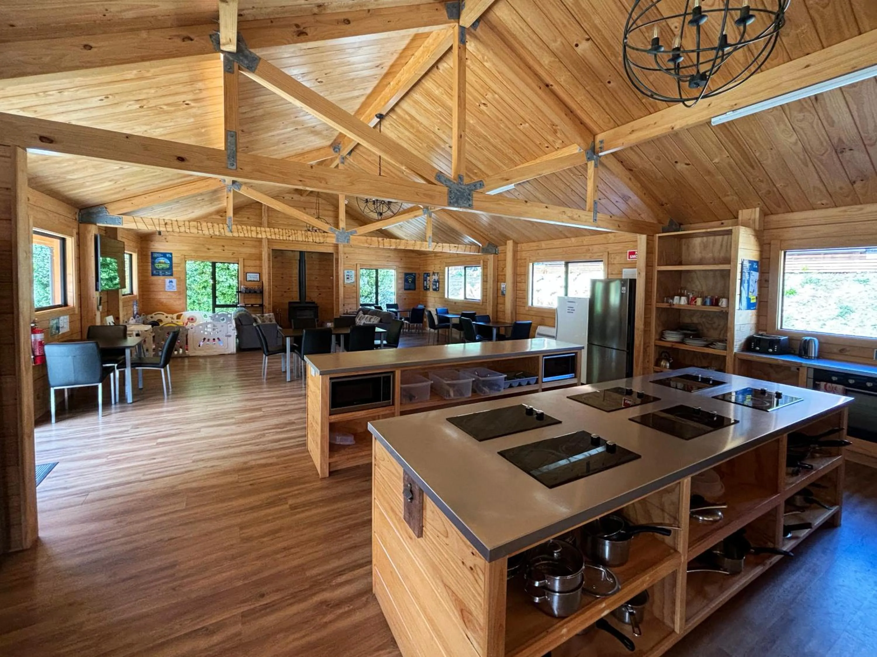 Communal lounge/ TV room in Kingston TOP 10 Holiday Park