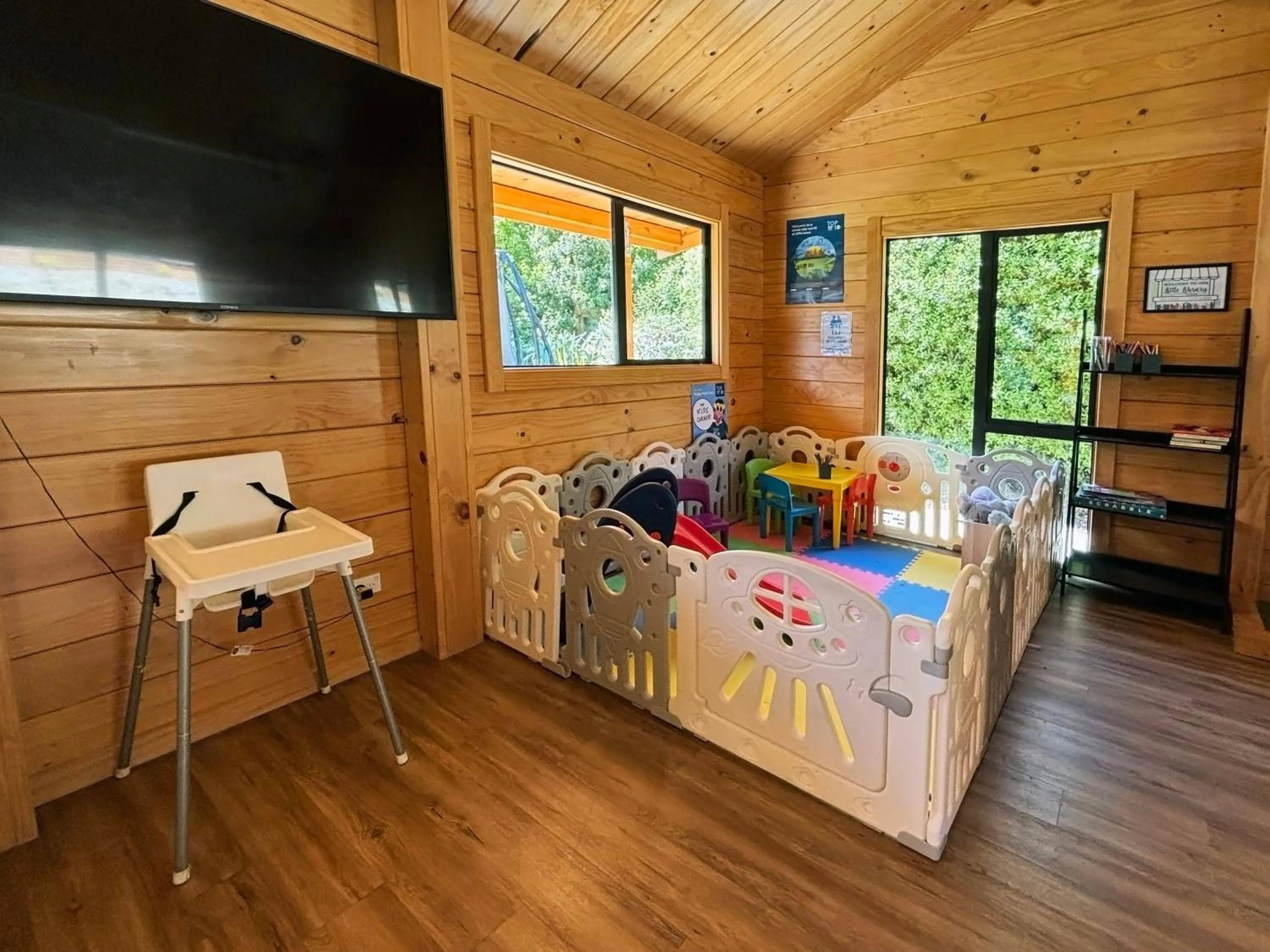 TV and multimedia in Kingston TOP 10 Holiday Park