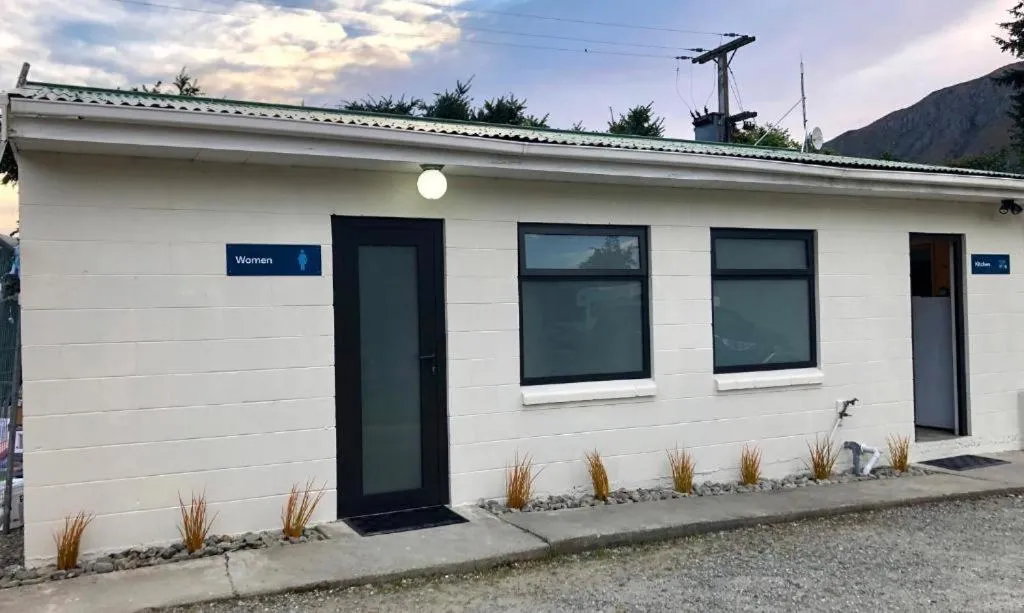 Property building in Kingston TOP 10 Holiday Park