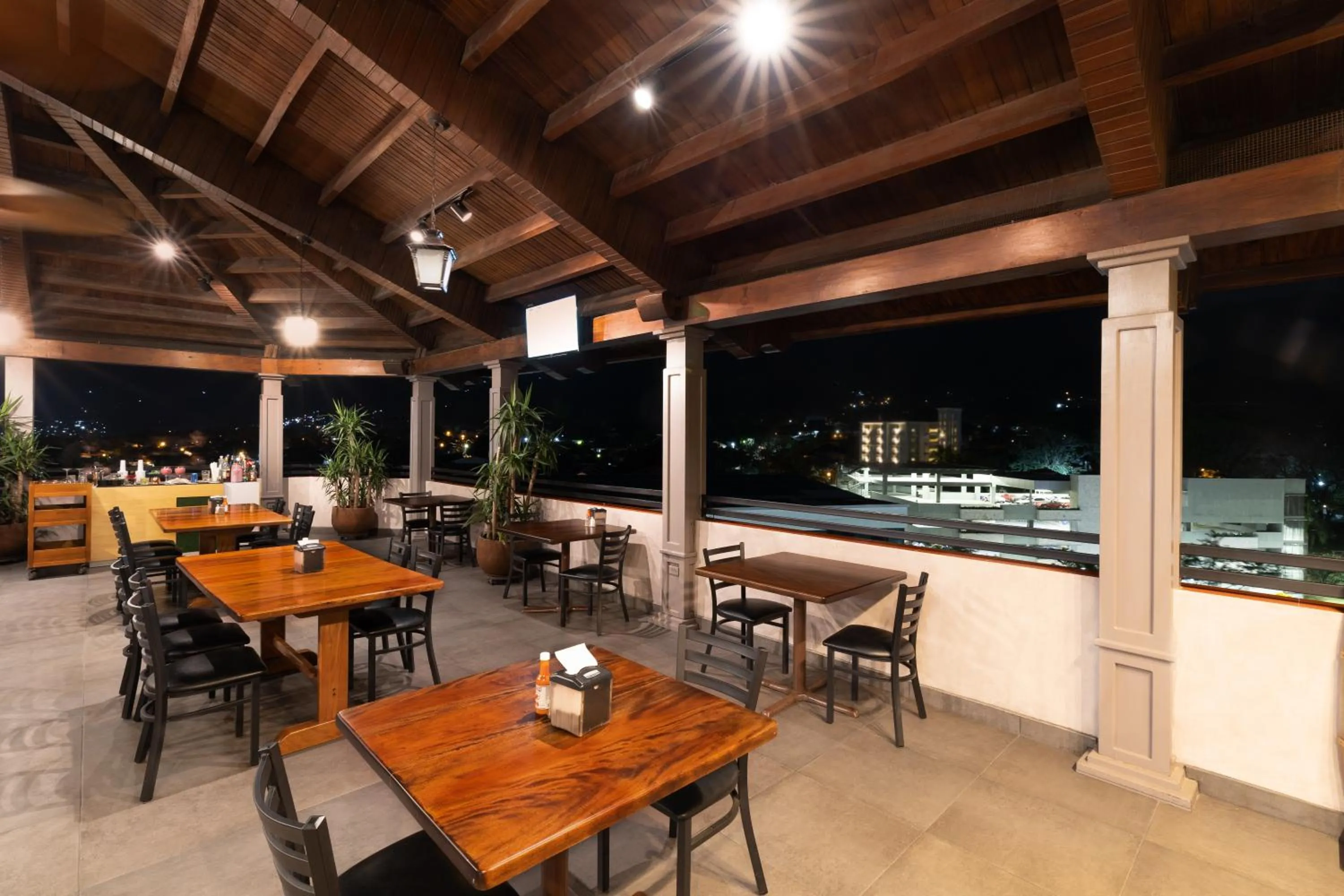 Restaurant/places to eat in Copantl Hotel & Convention Center