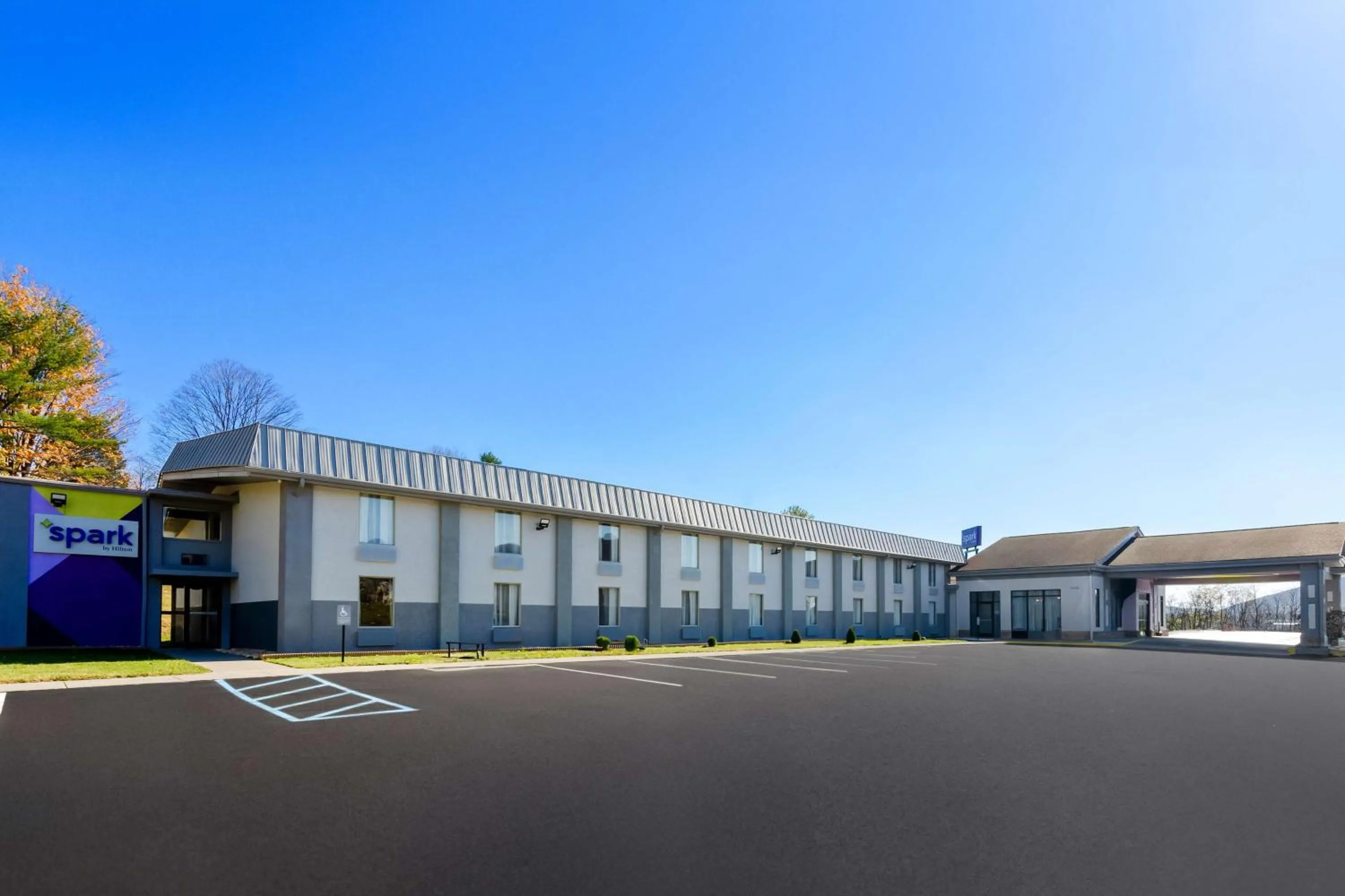 Property building in Super 8 by Wyndham Daleville/Roanoke