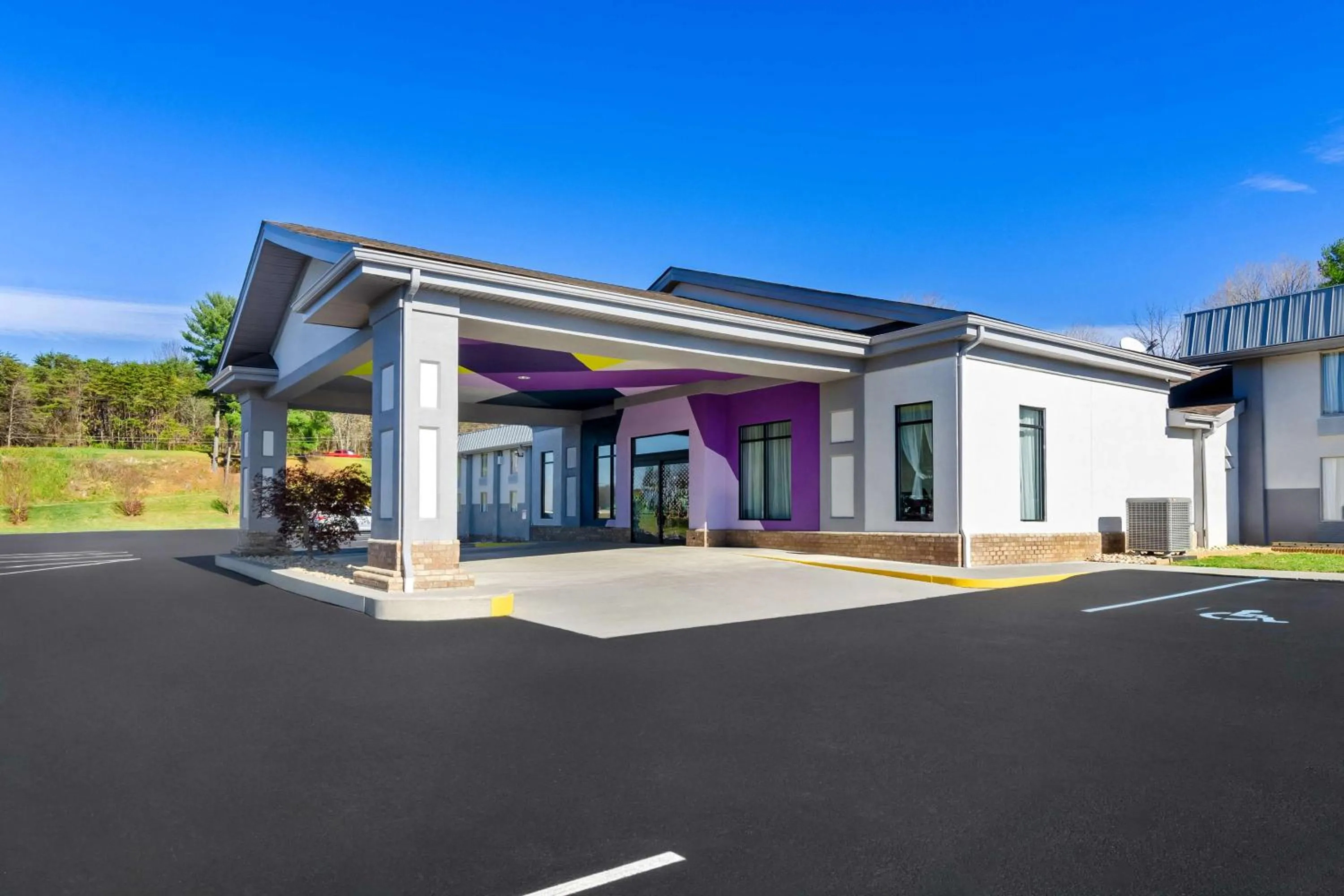 Property building in Super 8 by Wyndham Daleville/Roanoke