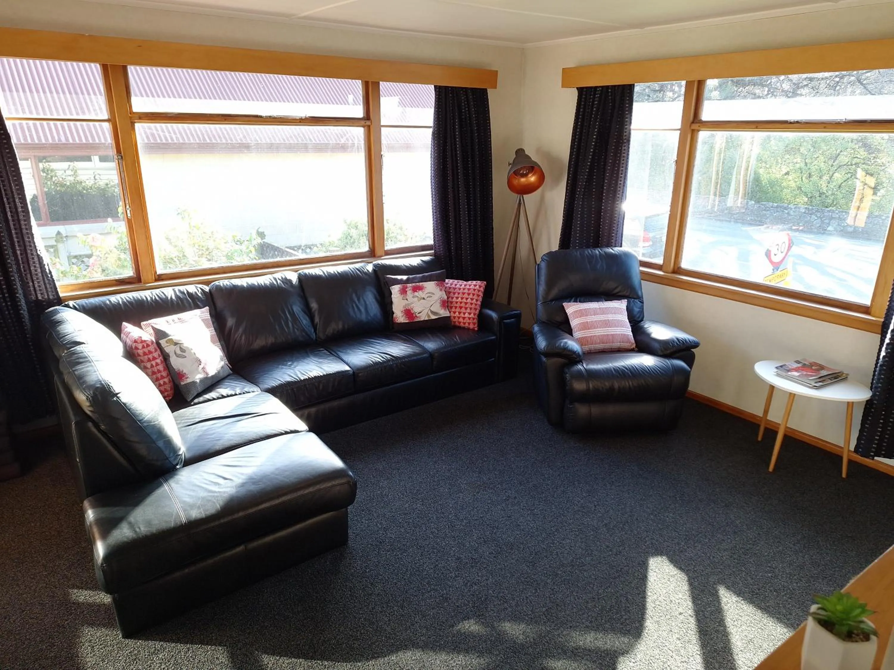 Living room in ASURE Scenic Route Motor Lodge