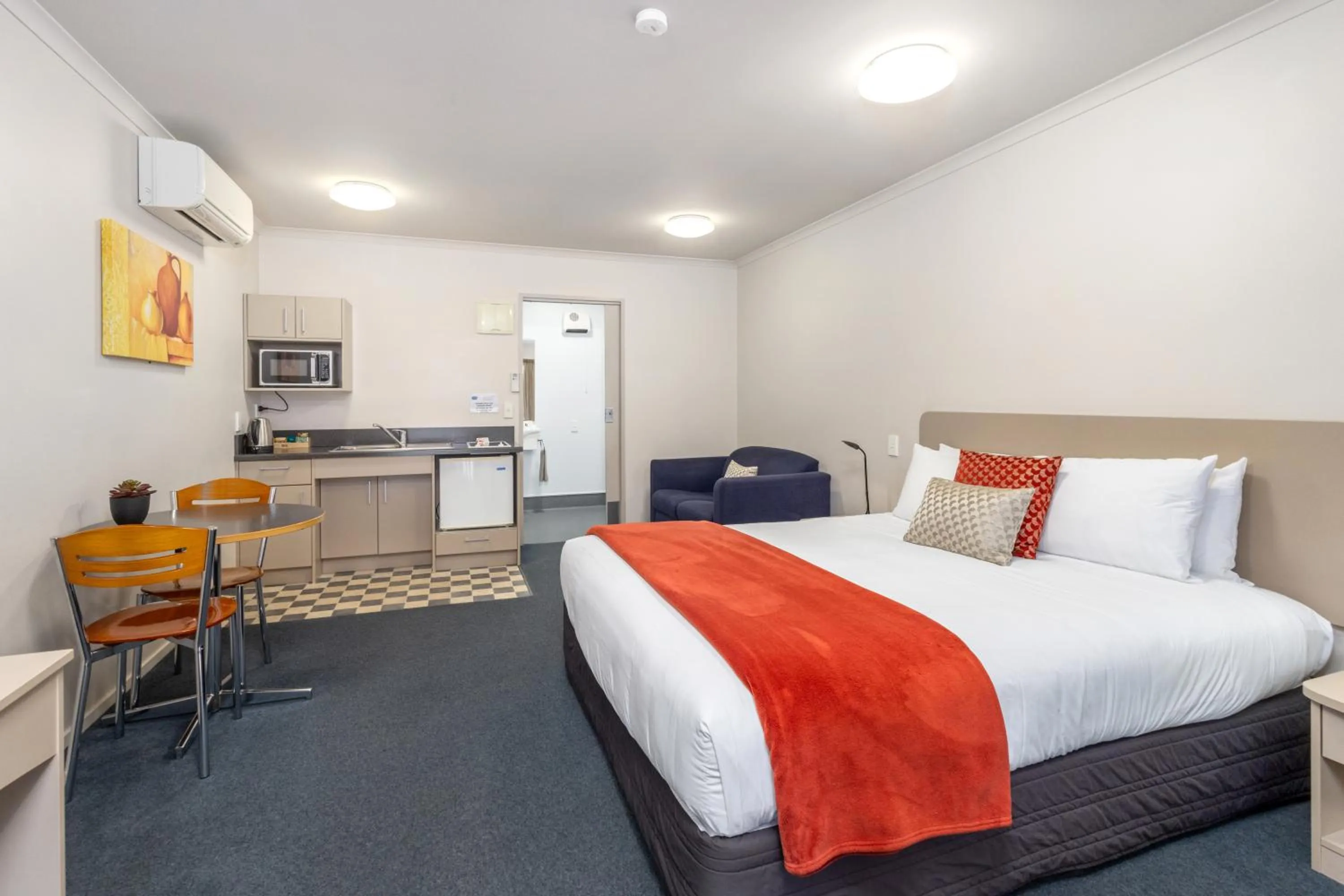 Bed in ASURE Scenic Route Motor Lodge