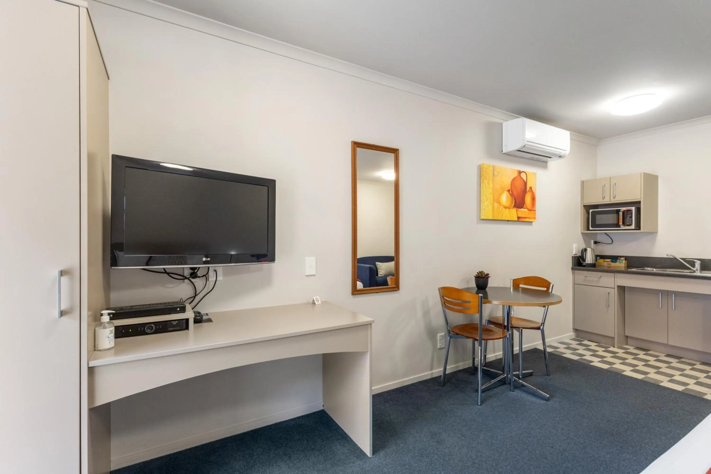 TV and multimedia in ASURE Scenic Route Motor Lodge