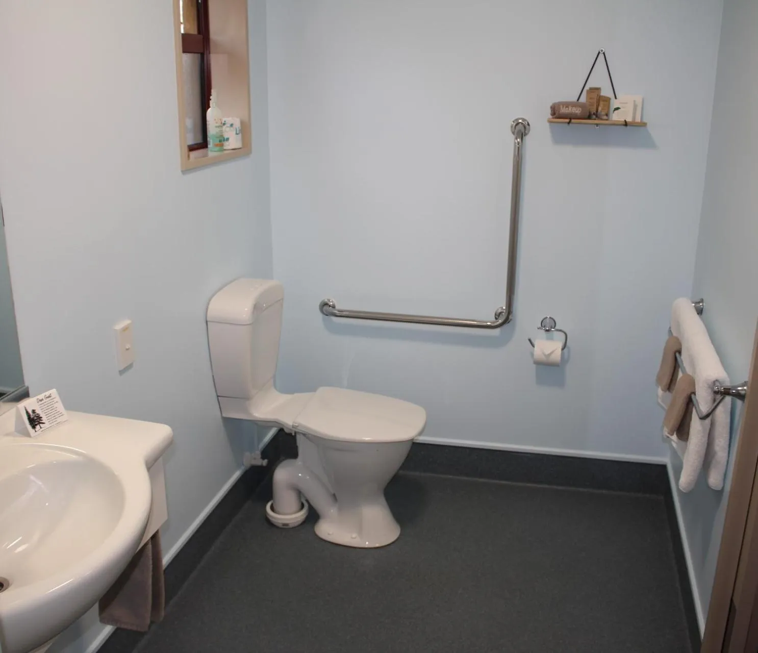 Bathroom in ASURE Scenic Route Motor Lodge