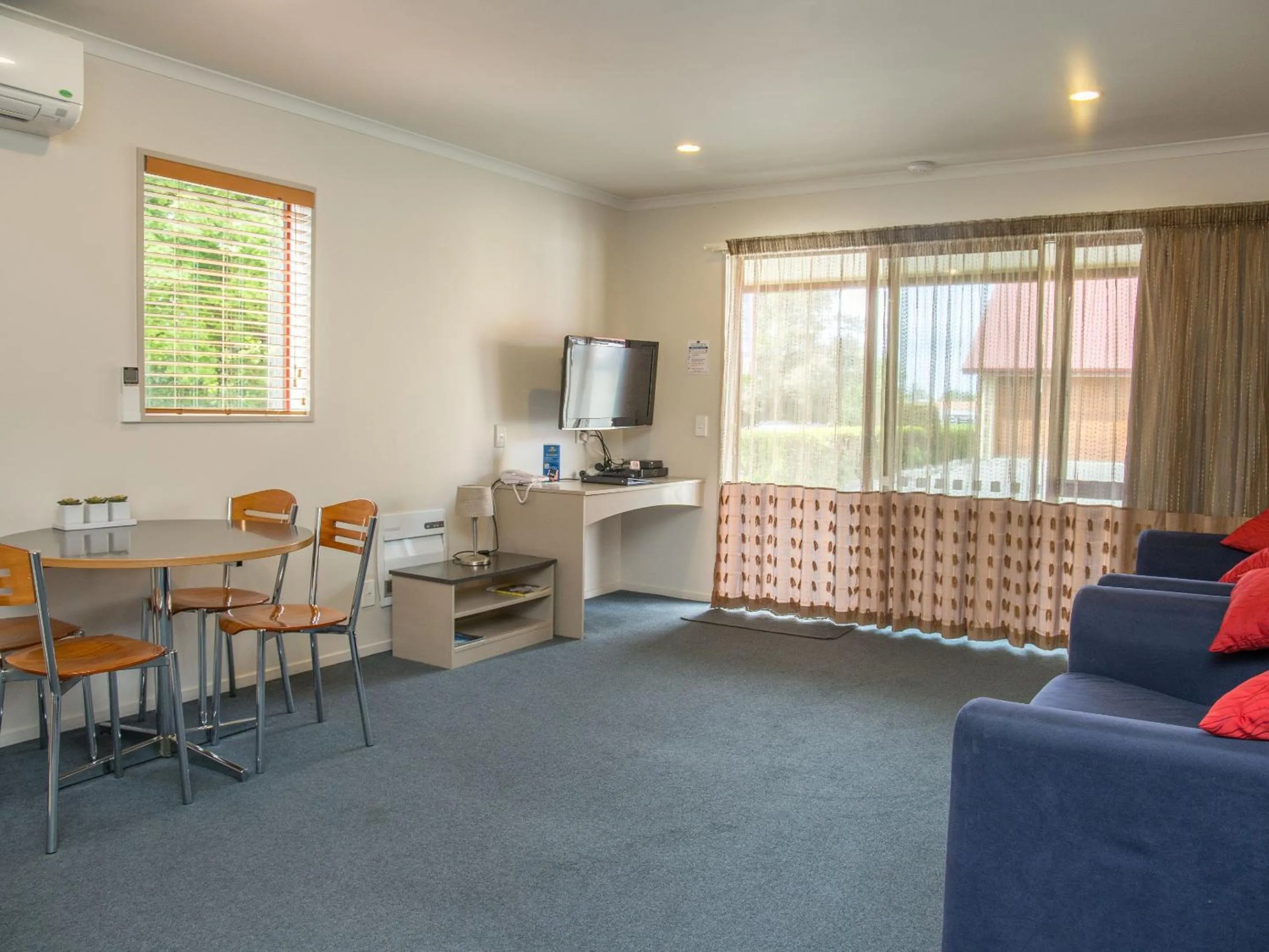 Living room in ASURE Scenic Route Motor Lodge