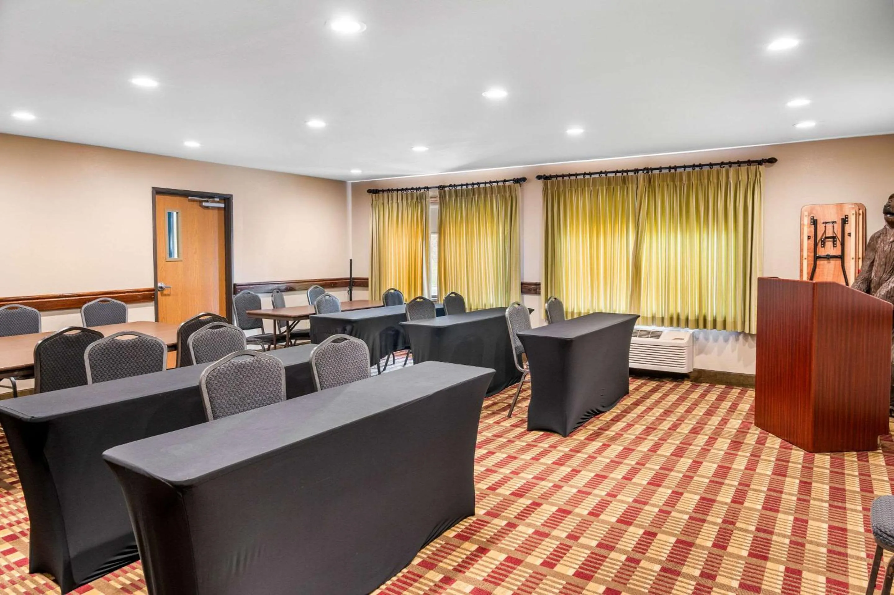 Meeting/conference room in White Pine Inn & Suites