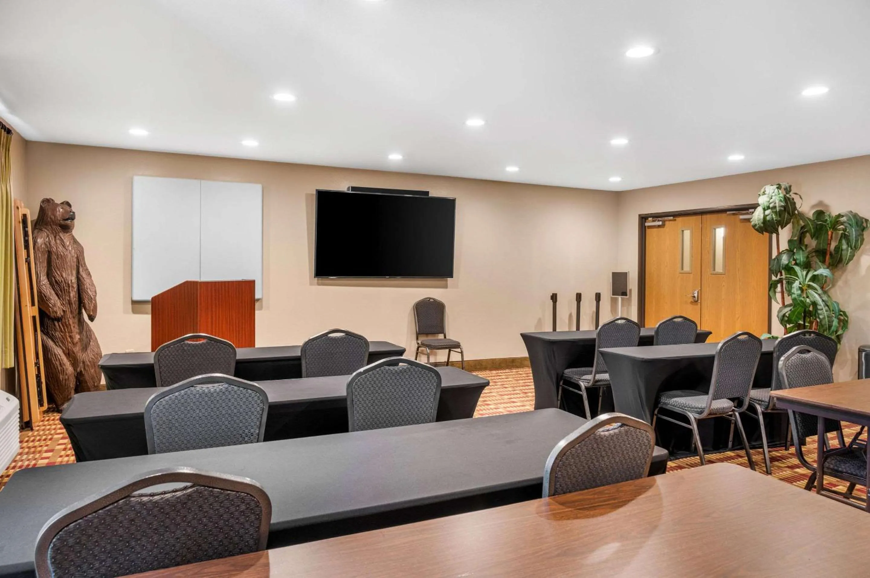 Meeting/conference room in White Pine Inn & Suites