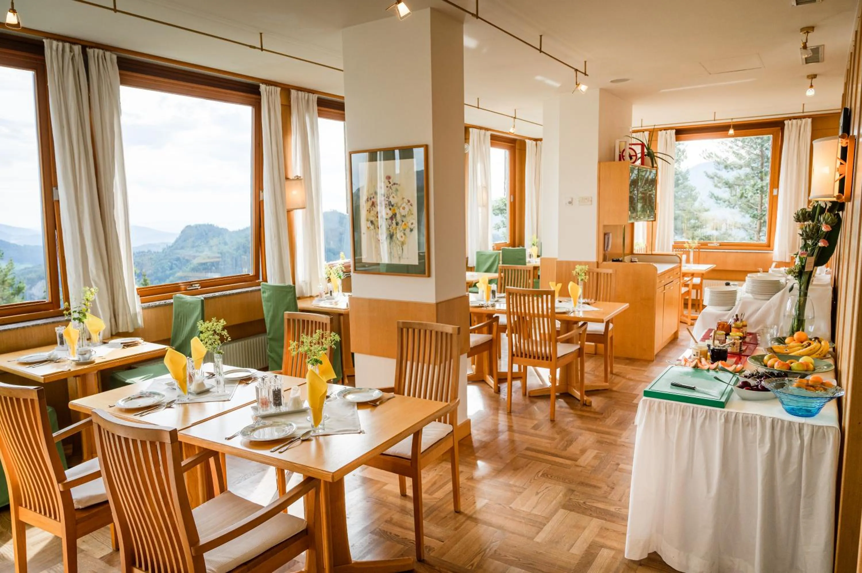 Dining area in Panoramahotel Wagner - Das Biohotel am Semmering