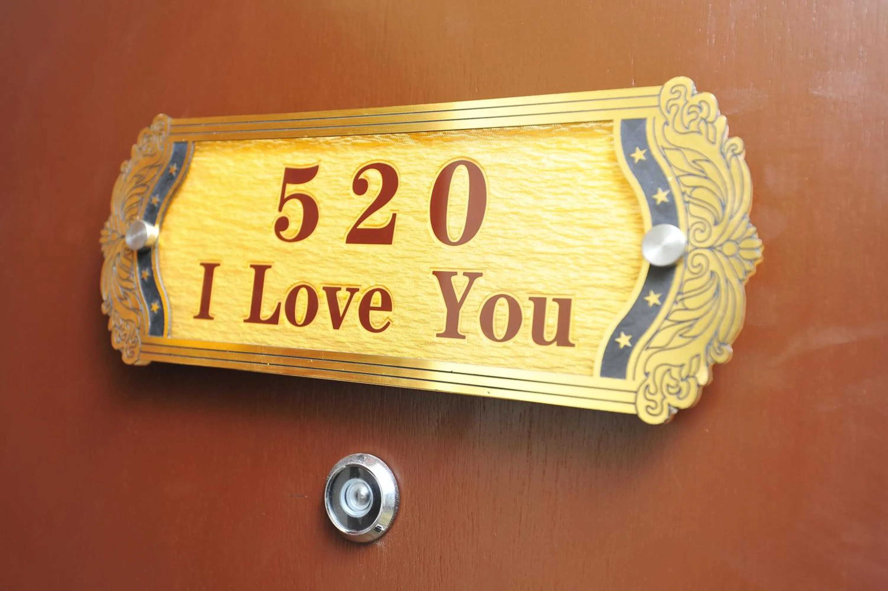 Bedroom in Hallmark Crown Hotel