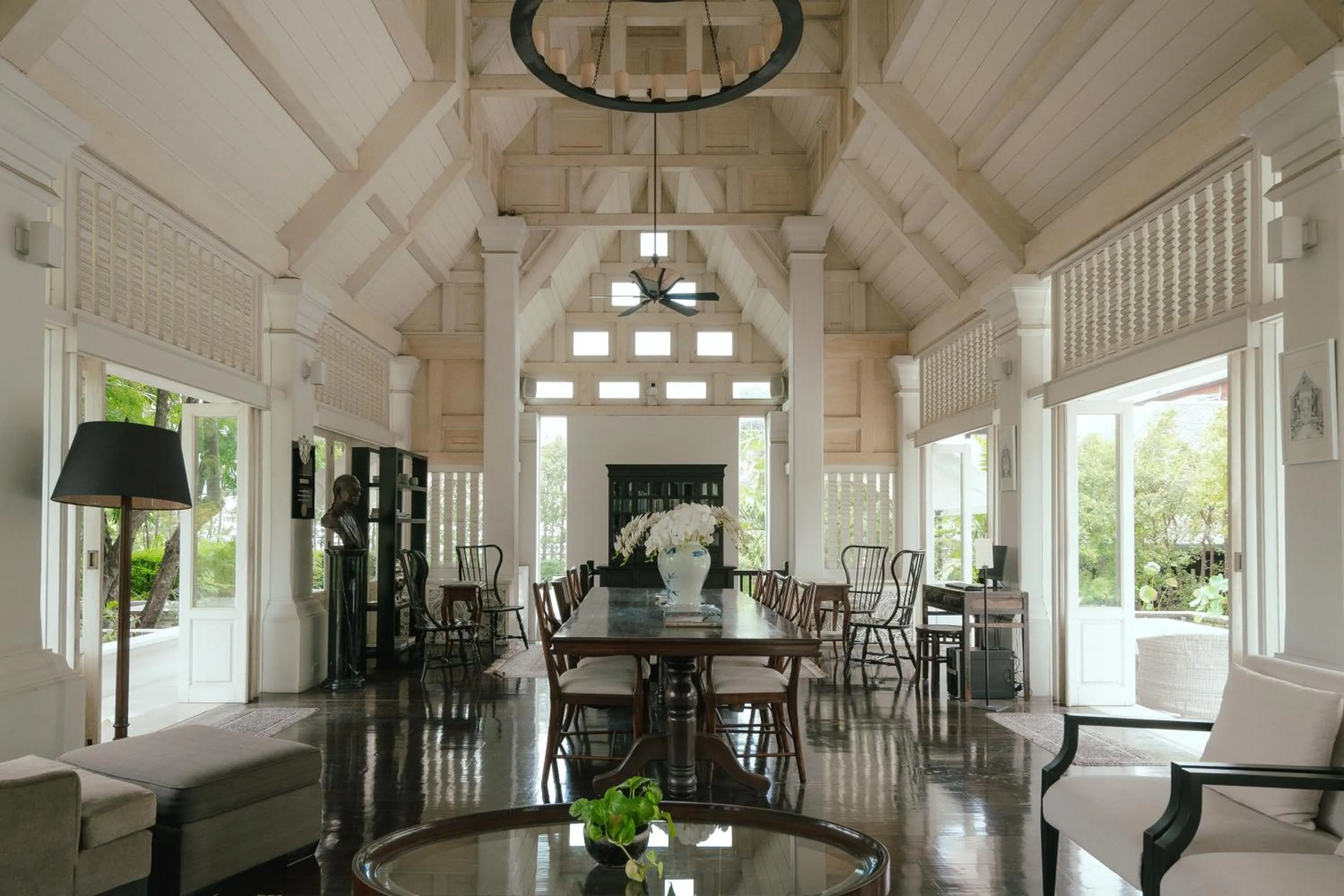 Library in Makka Hotel