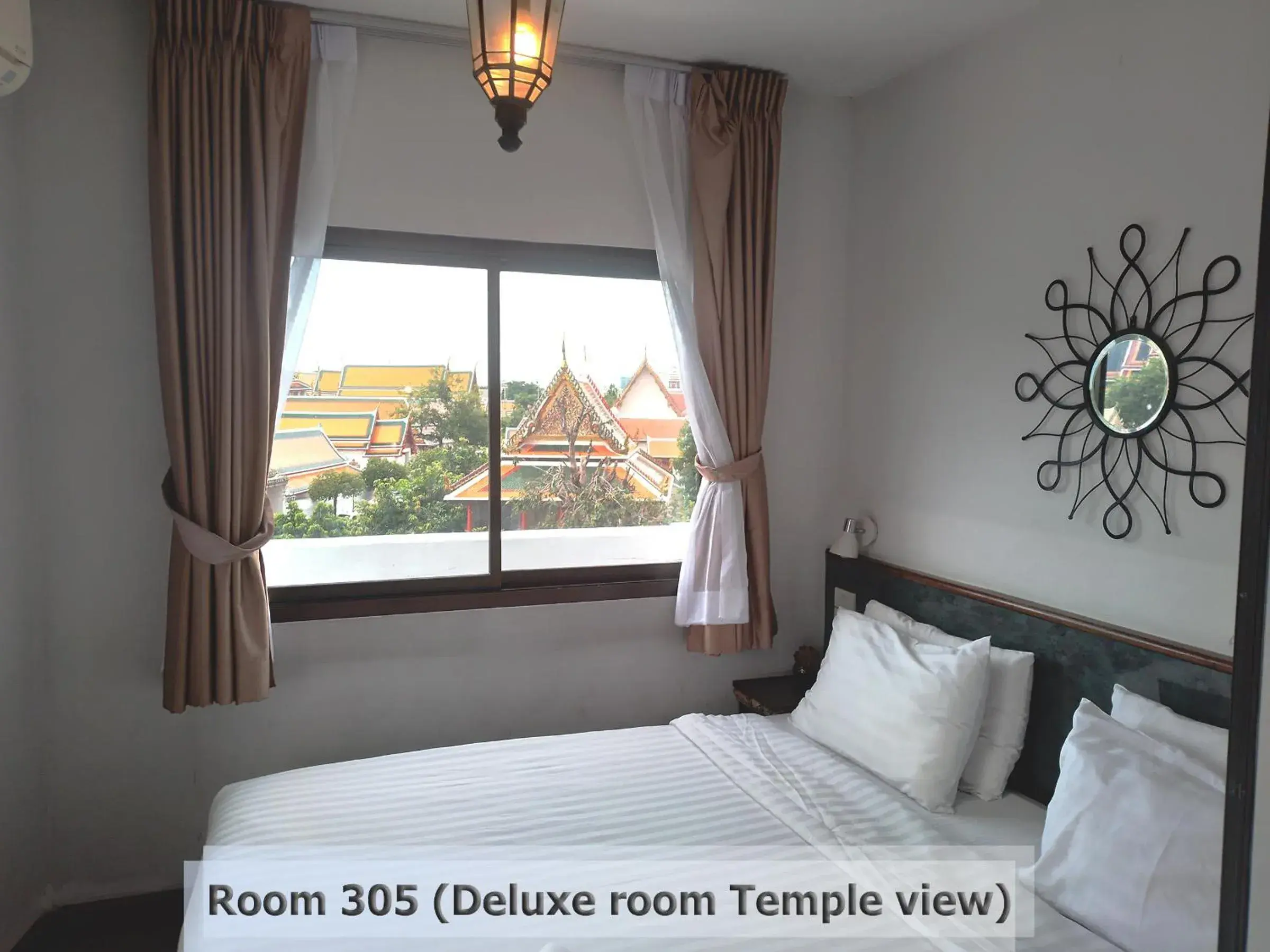 Deluxe Double Room in Chetuphon Gate Deluxe Double Room in Chetuphon Gate