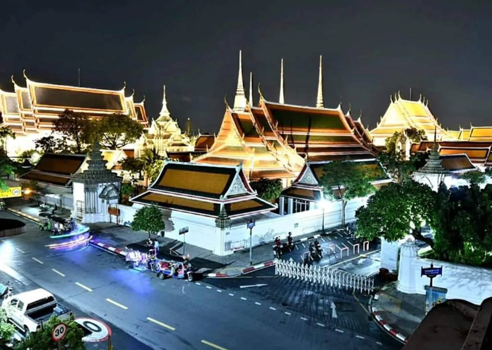 Quiet street view in Chetuphon Gate