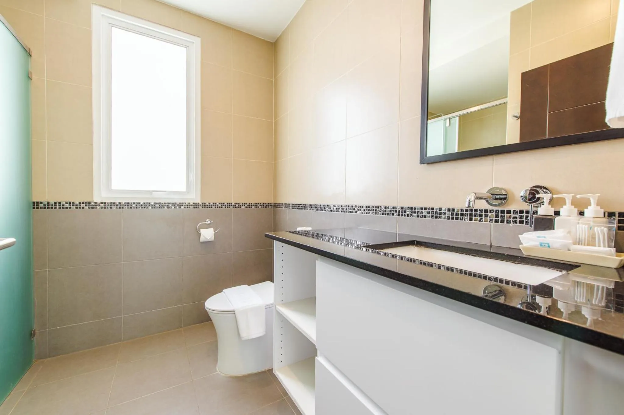 Toilet in Oriental Beach Pearl Resort