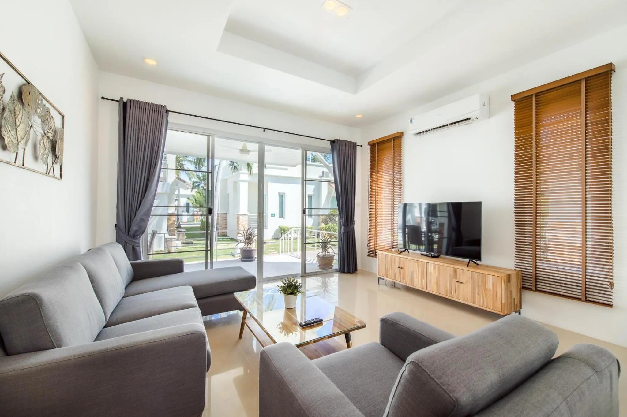 Living room in Oriental Beach Pearl Resort