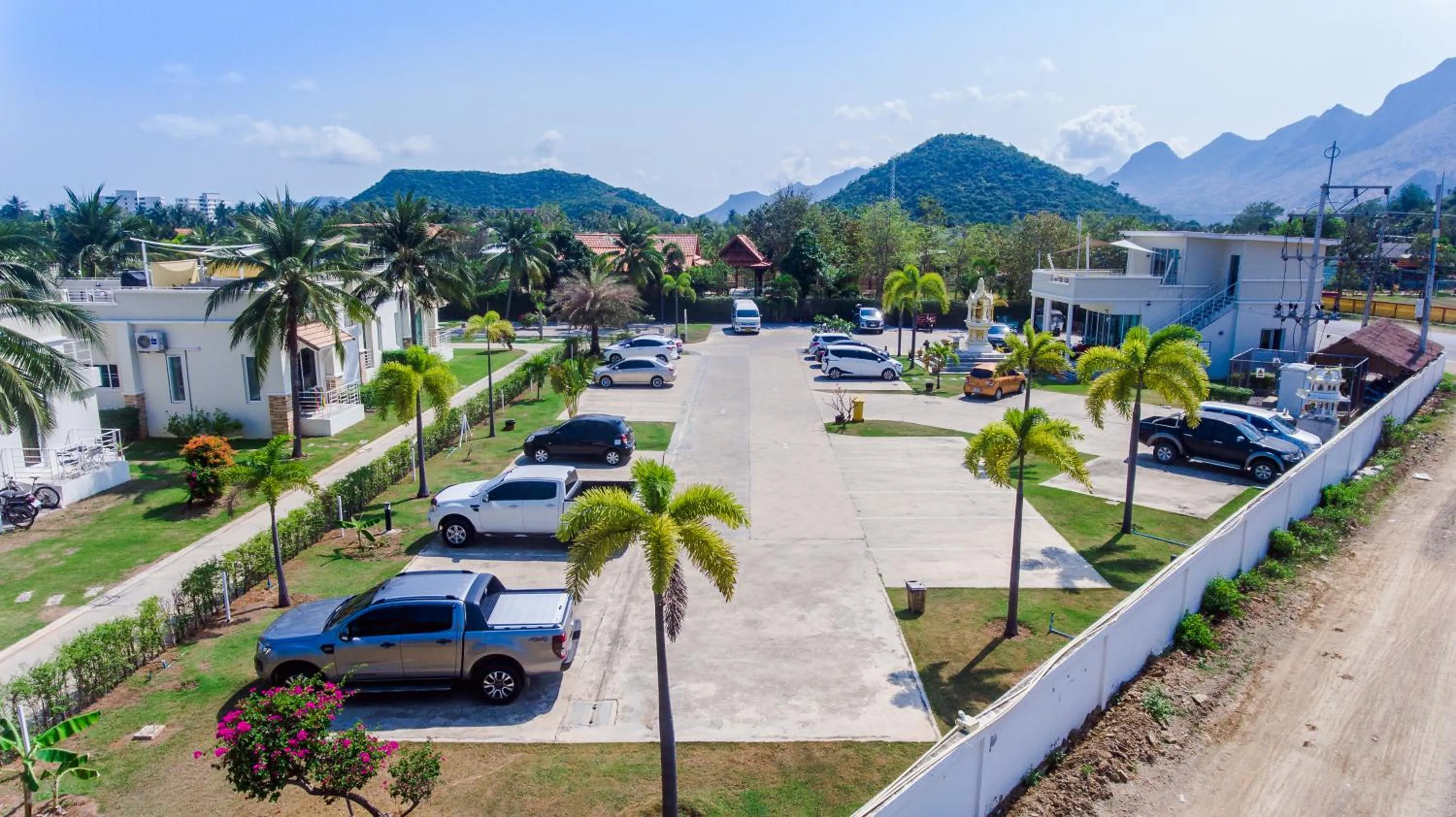 Parking in Oriental Beach Pearl Resort
