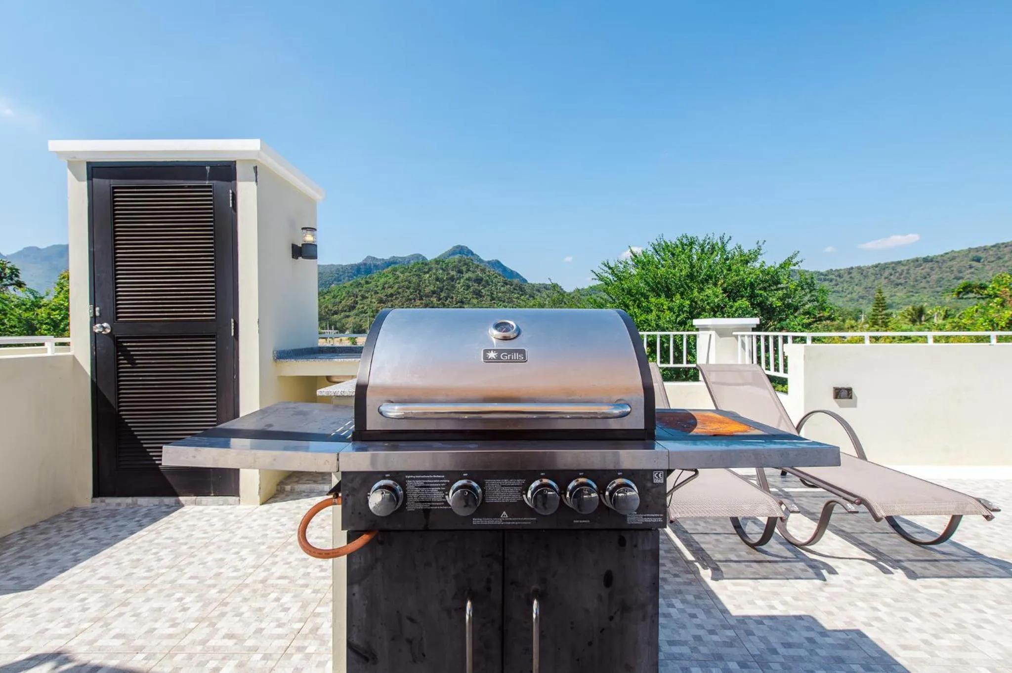 BBQ facilities in Oriental Beach Pearl Resort