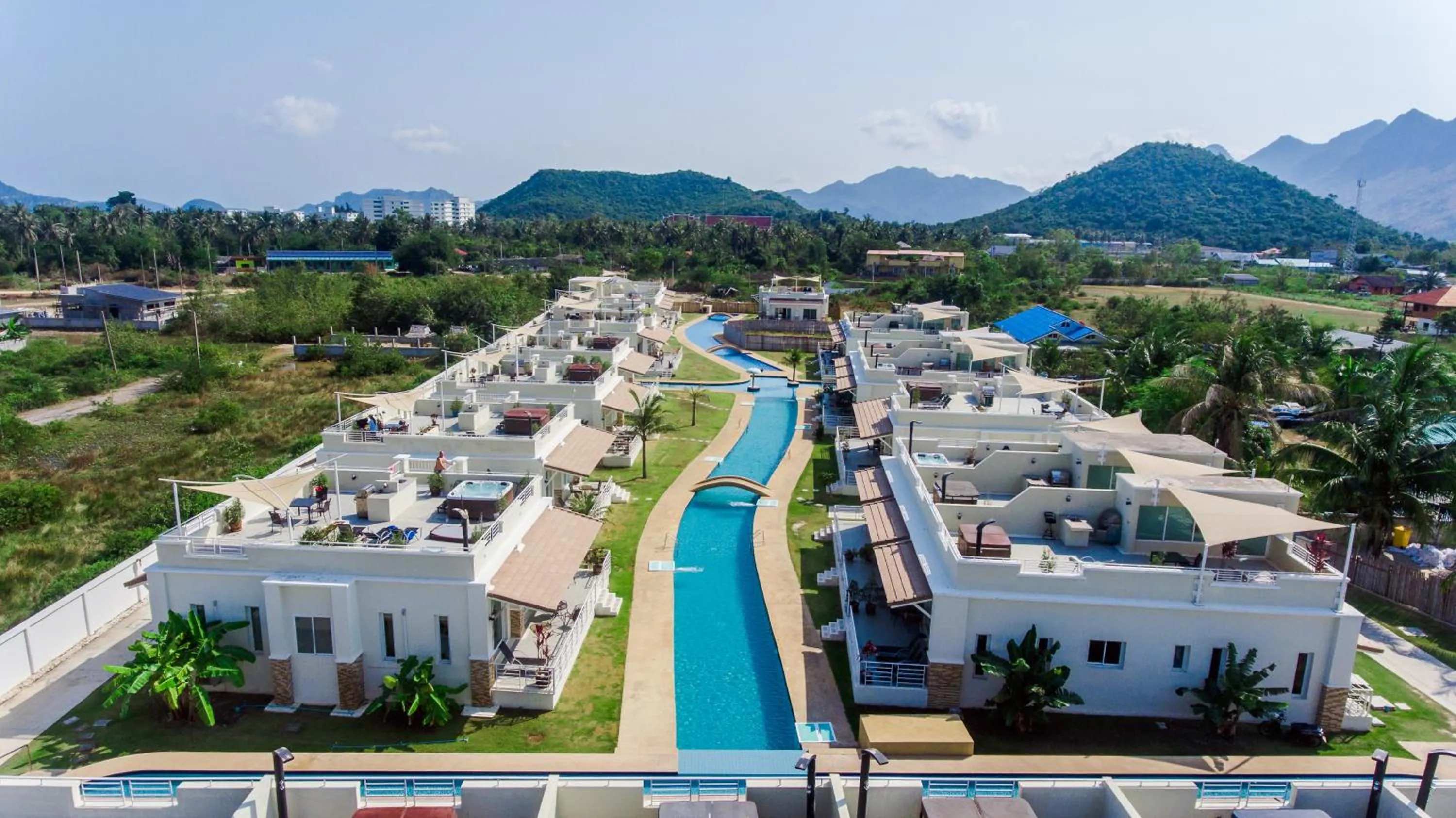 Swimming pool in Oriental Beach Pearl Resort