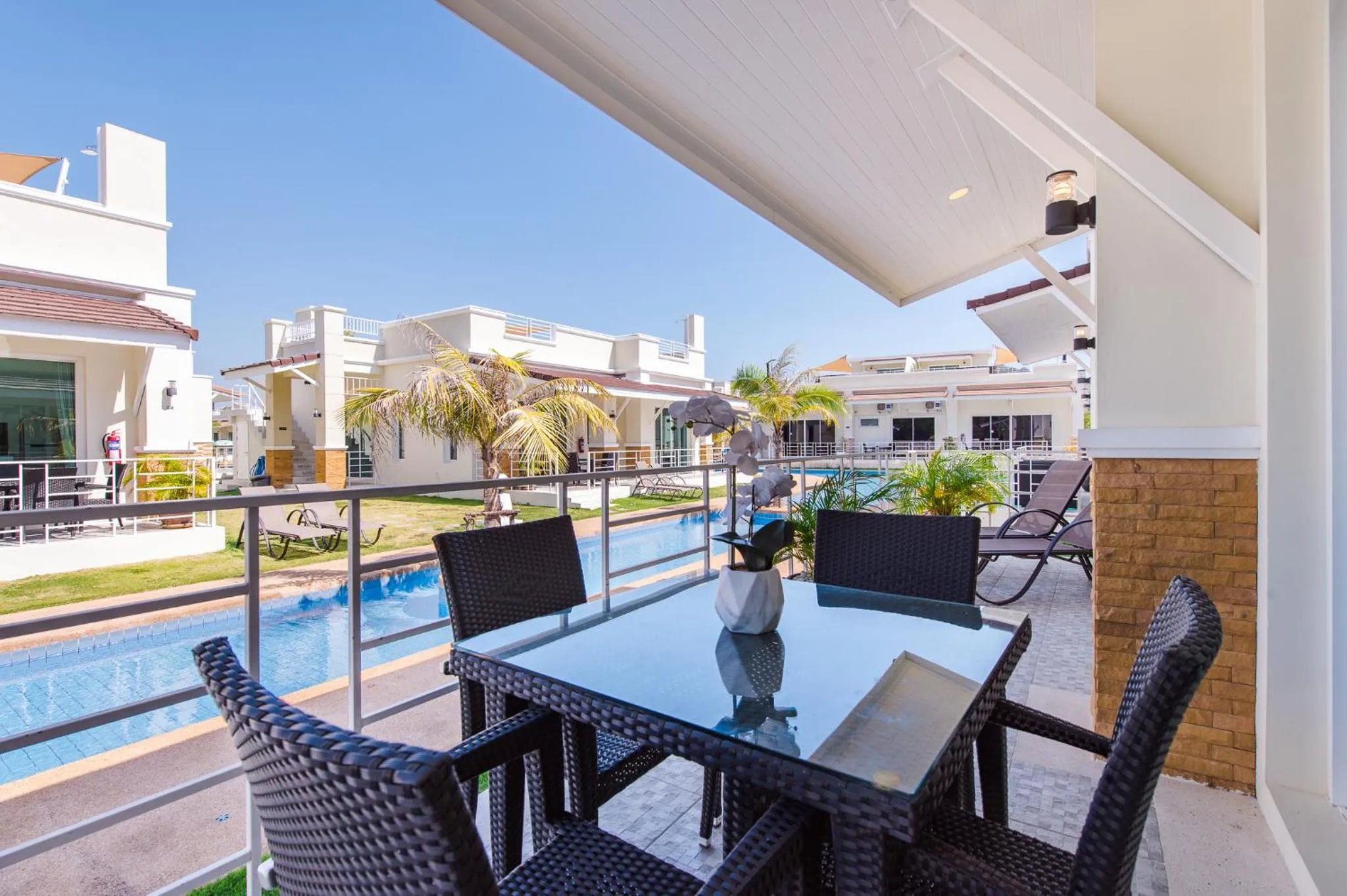 Property building in Oriental Beach Pearl Resort