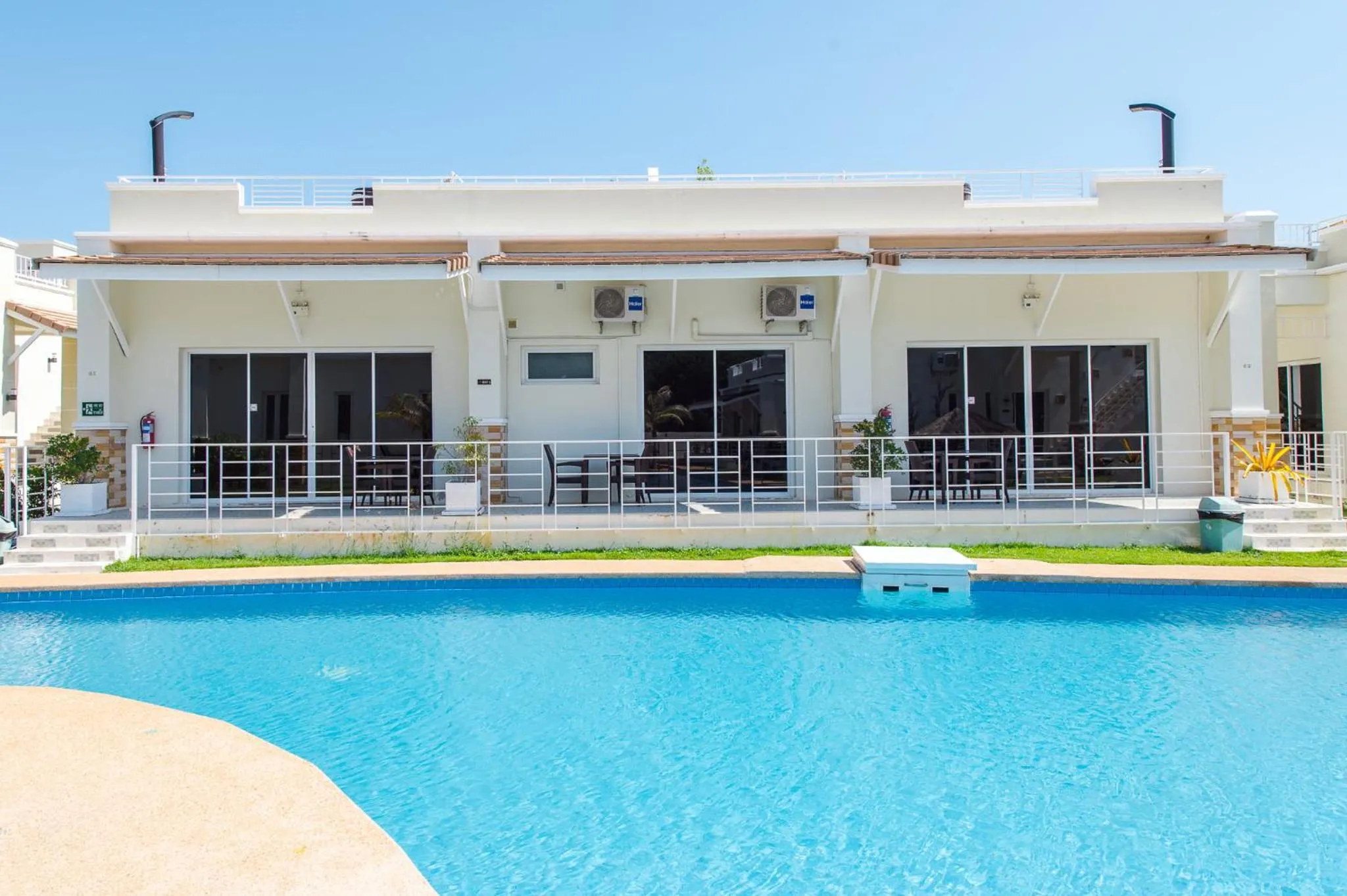 Property building in Oriental Beach Pearl Resort