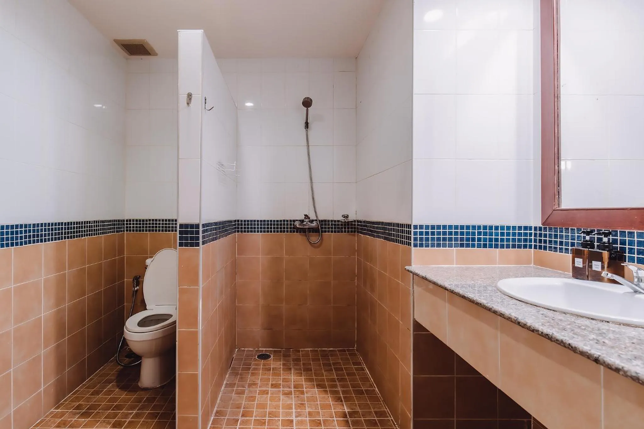 Shower in Bauman Ville Hotel