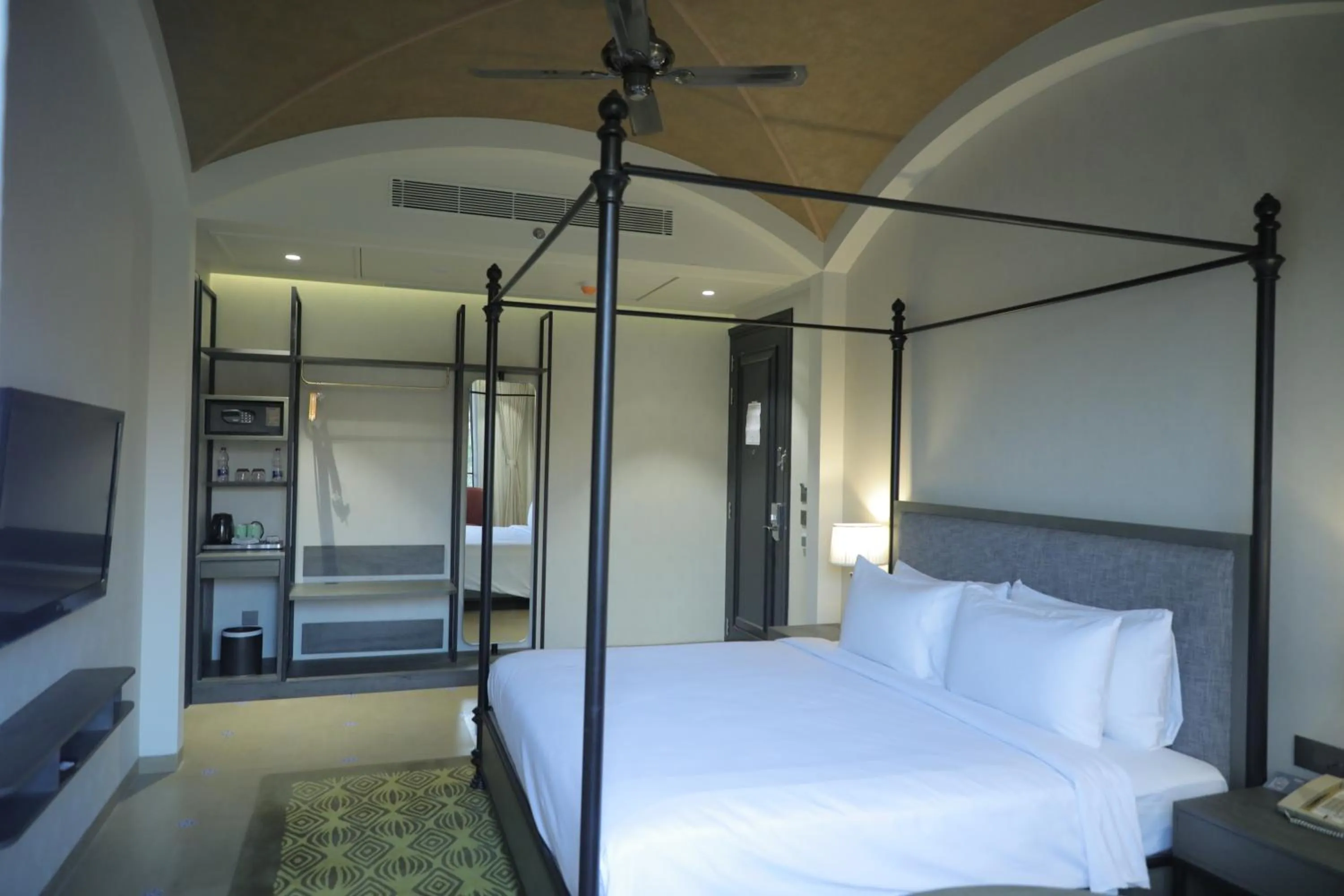 Bedroom, Bed in Radisson Resort & Spa Kandla