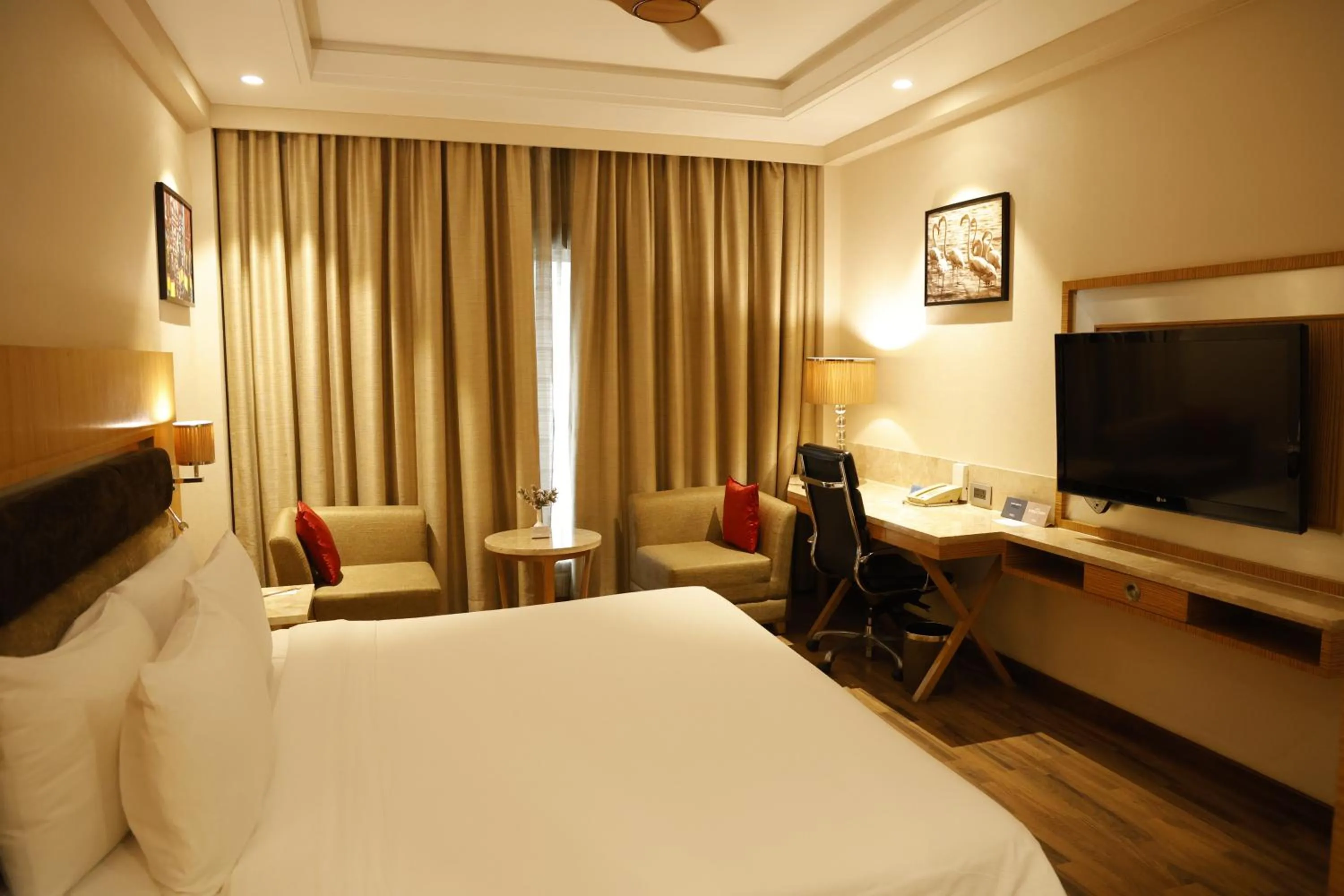 Bed in Radisson Resort & Spa Kandla