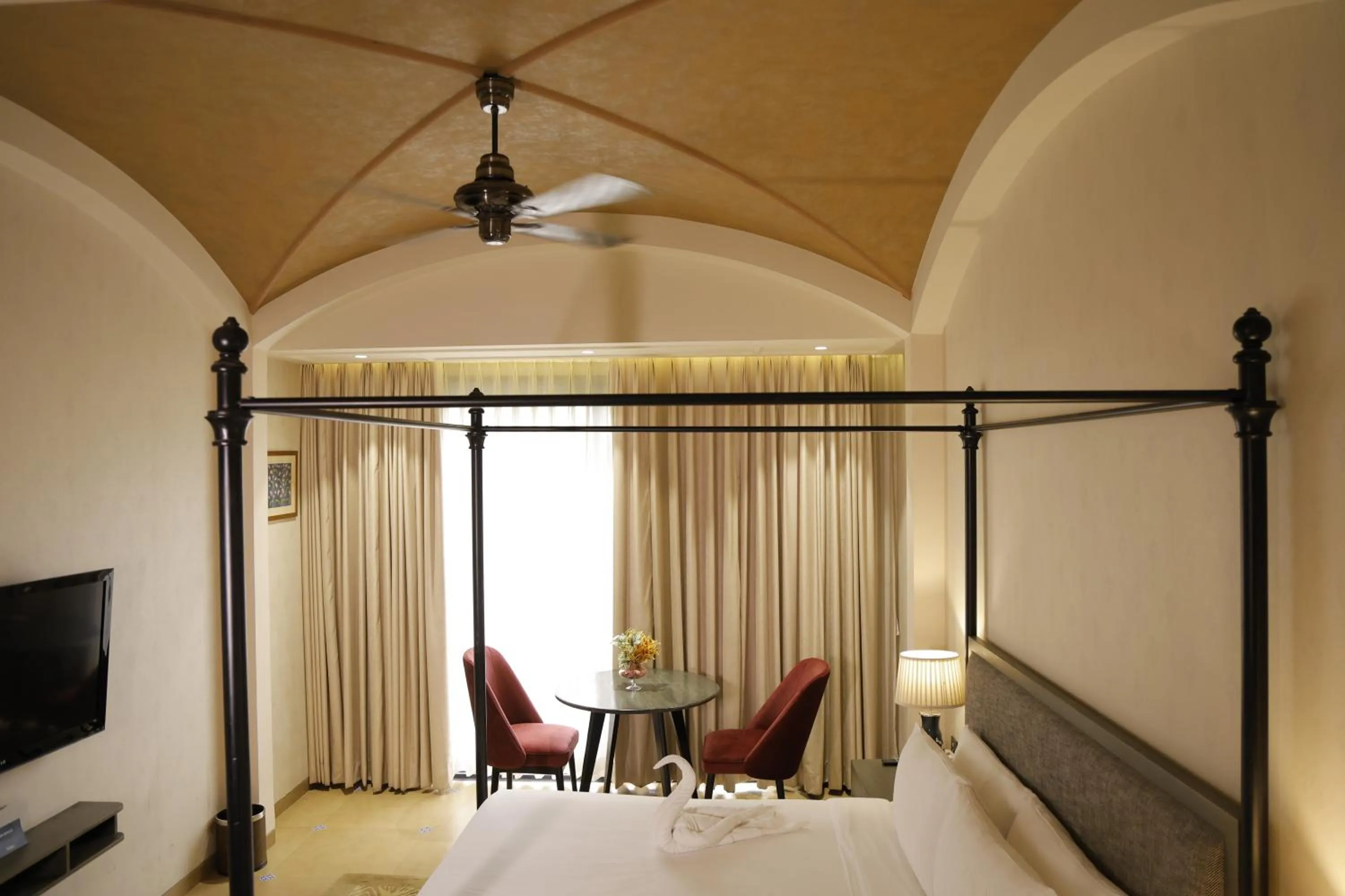 Bed in Radisson Resort & Spa Kandla