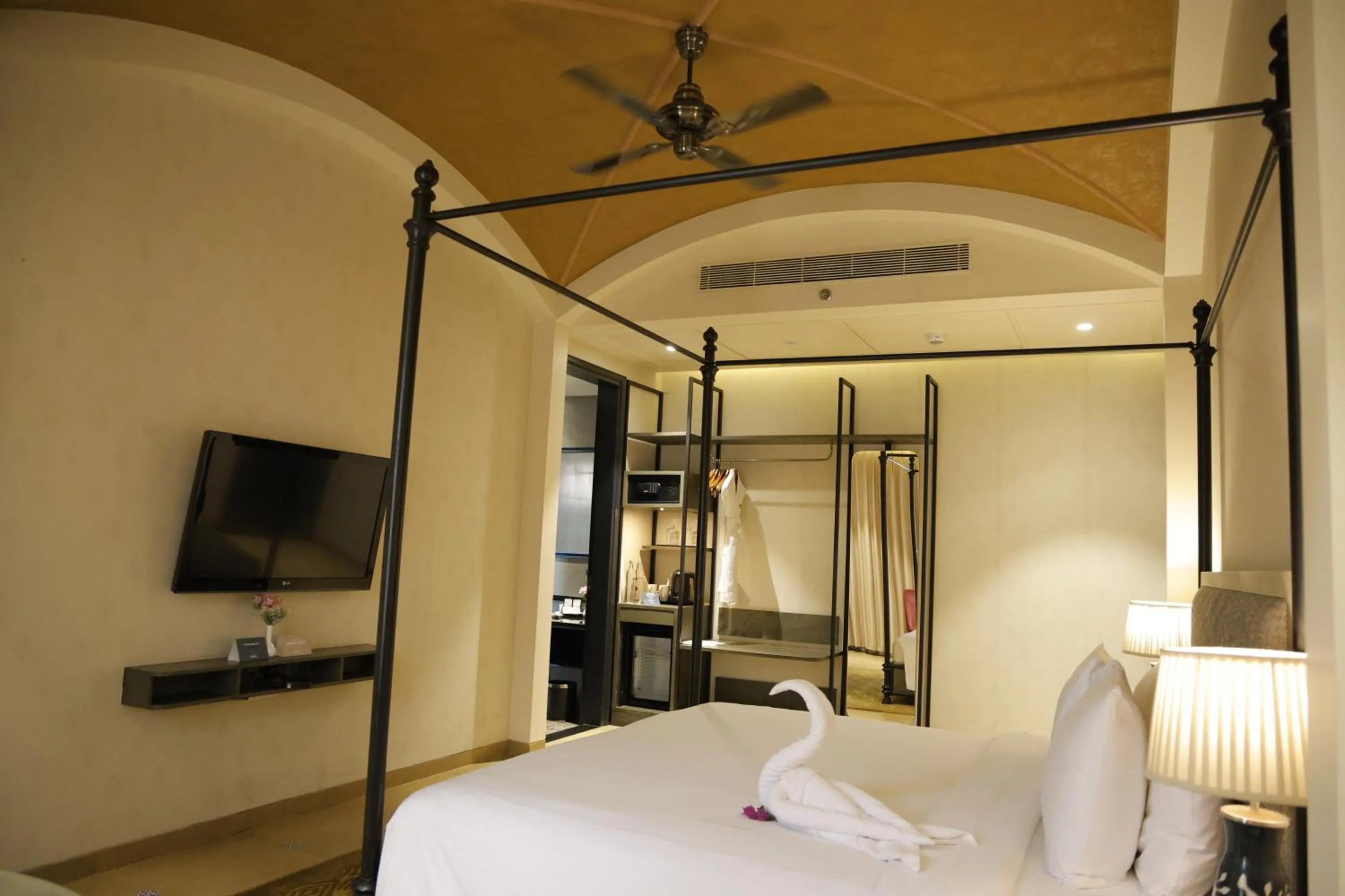 Bed in Radisson Resort & Spa Kandla