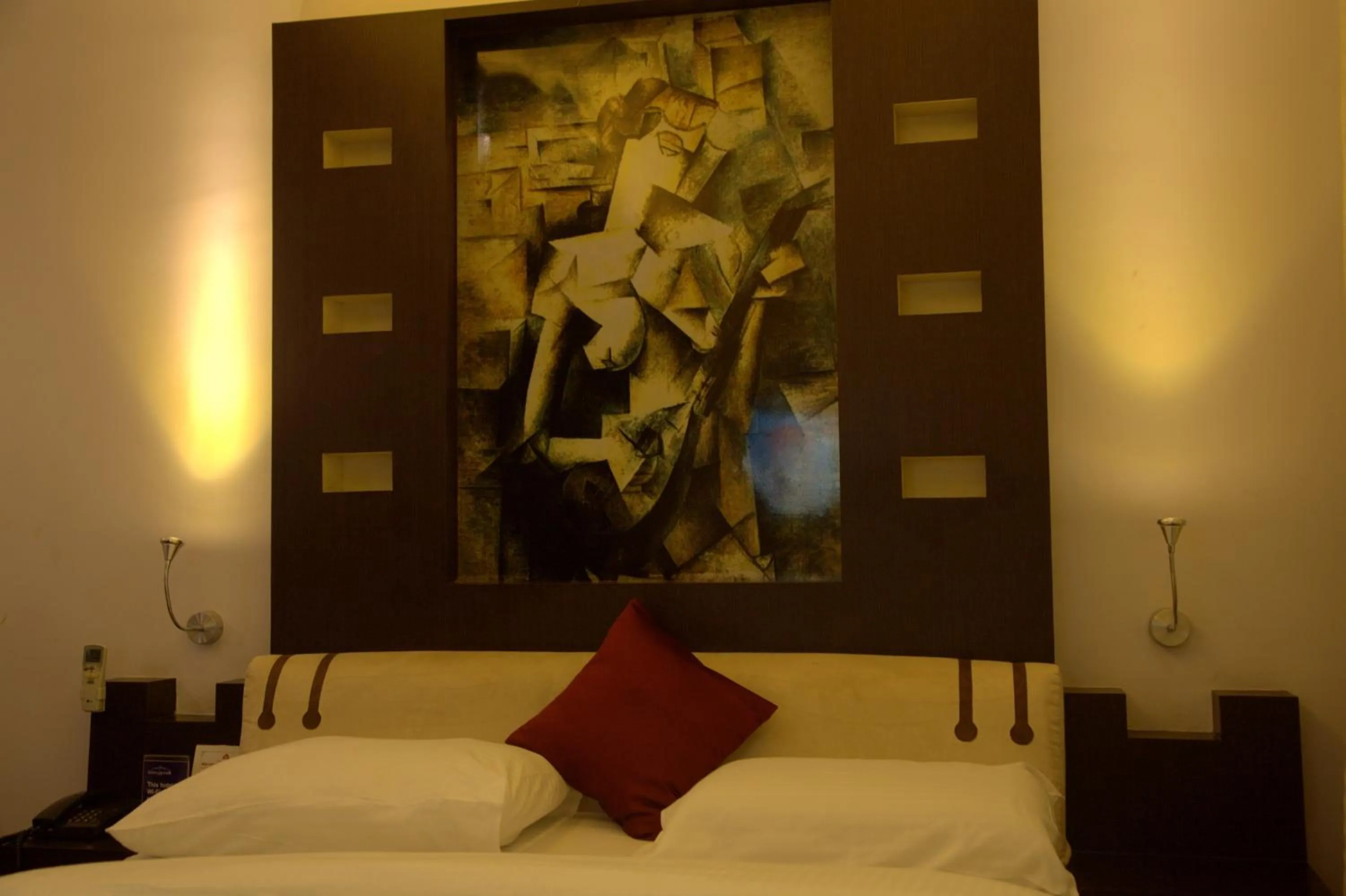 Bed in Hotel Gokulam Park