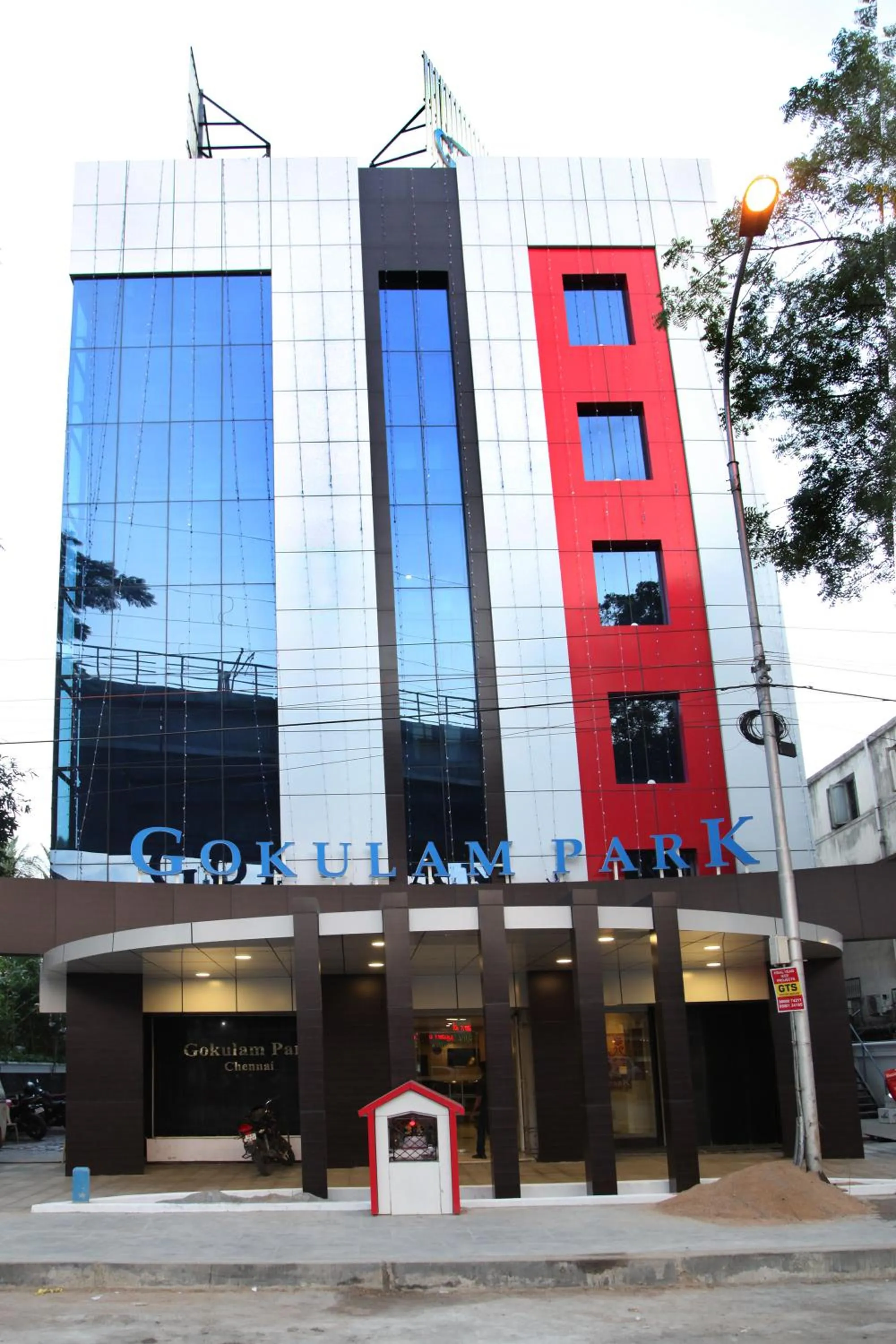 Hotel Gokulam Park