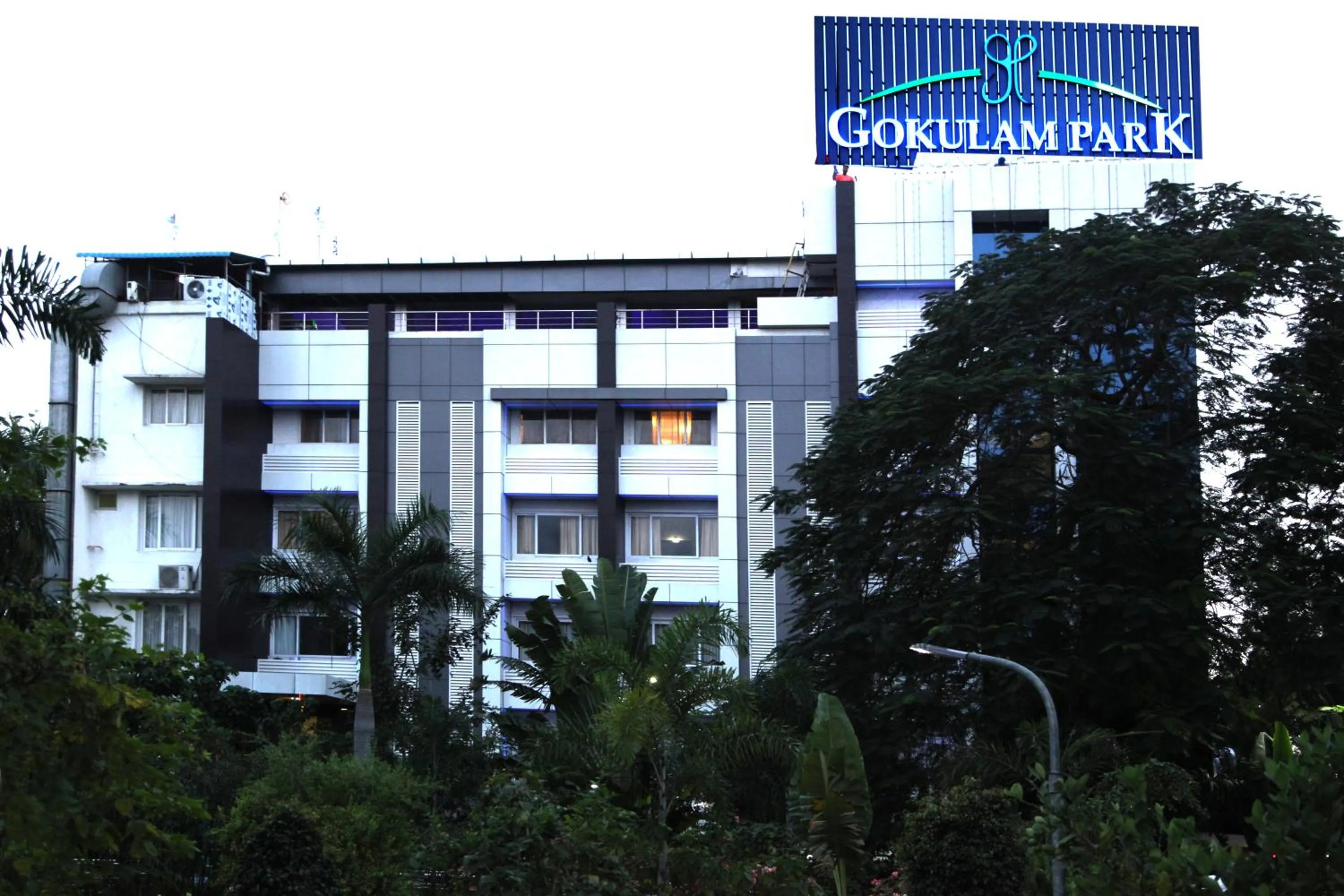 Hotel Gokulam Park