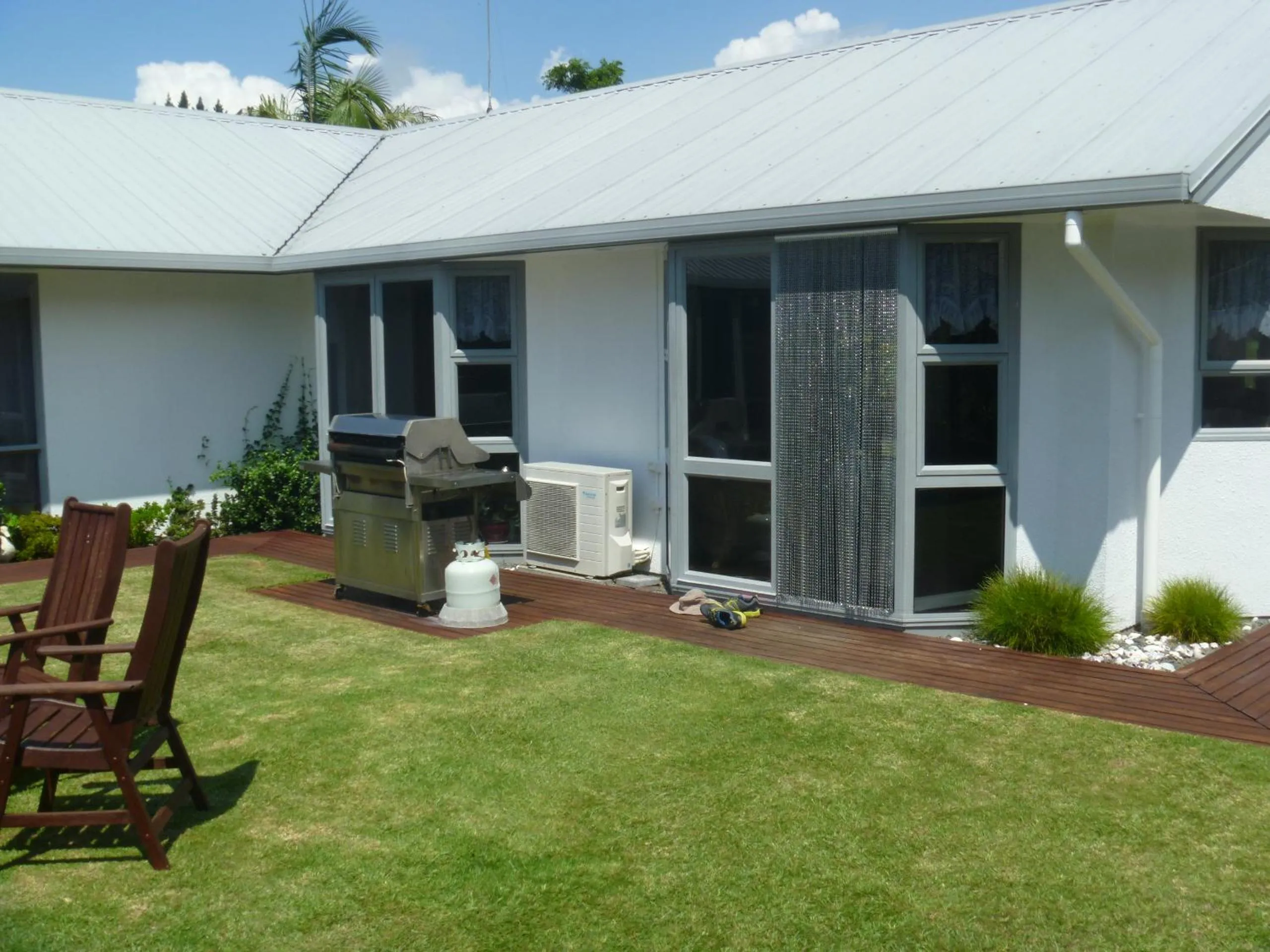 BBQ facilities in At Parkland Place B&B